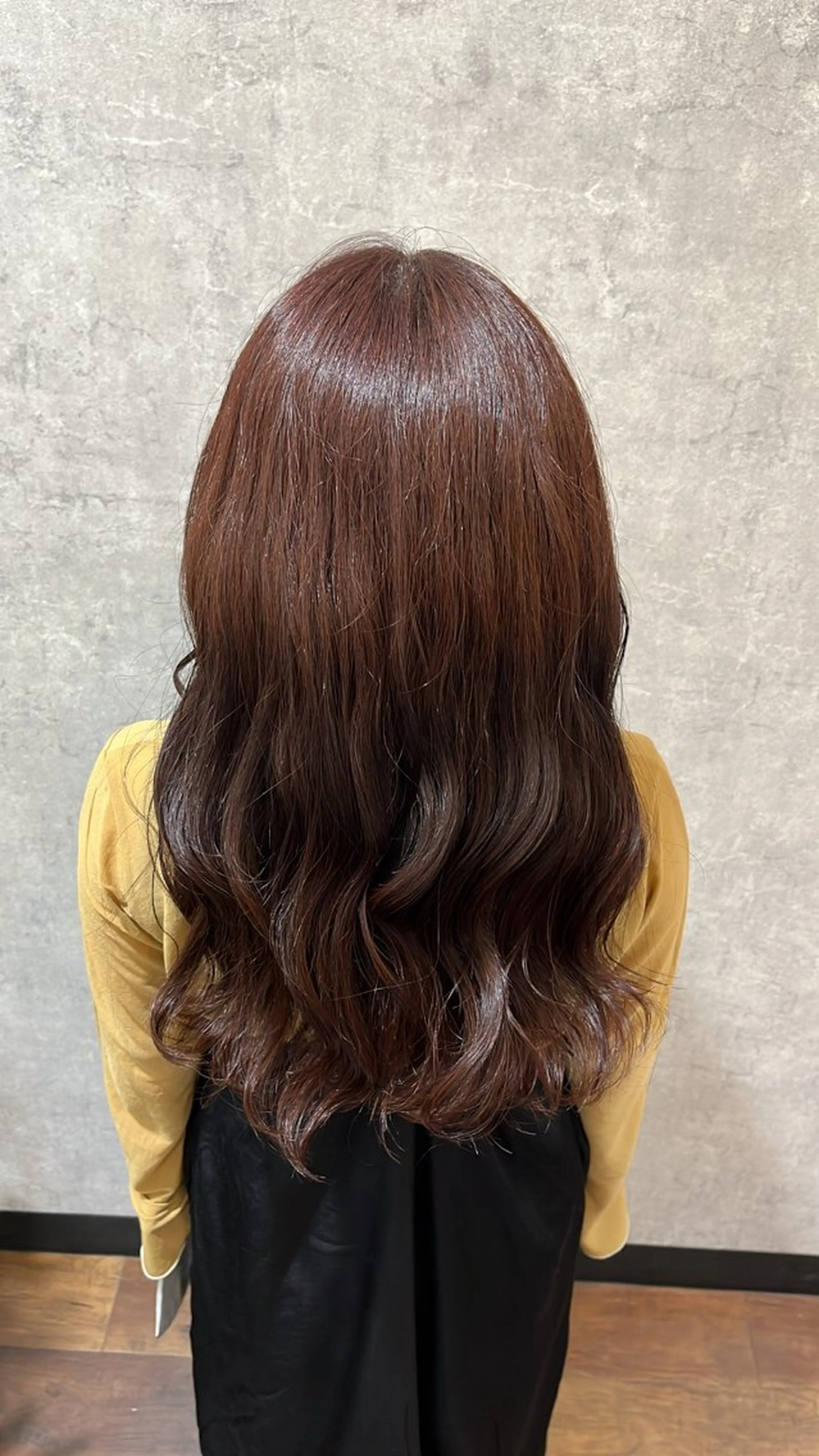 カラー 下山 萌華のヘアスタイル