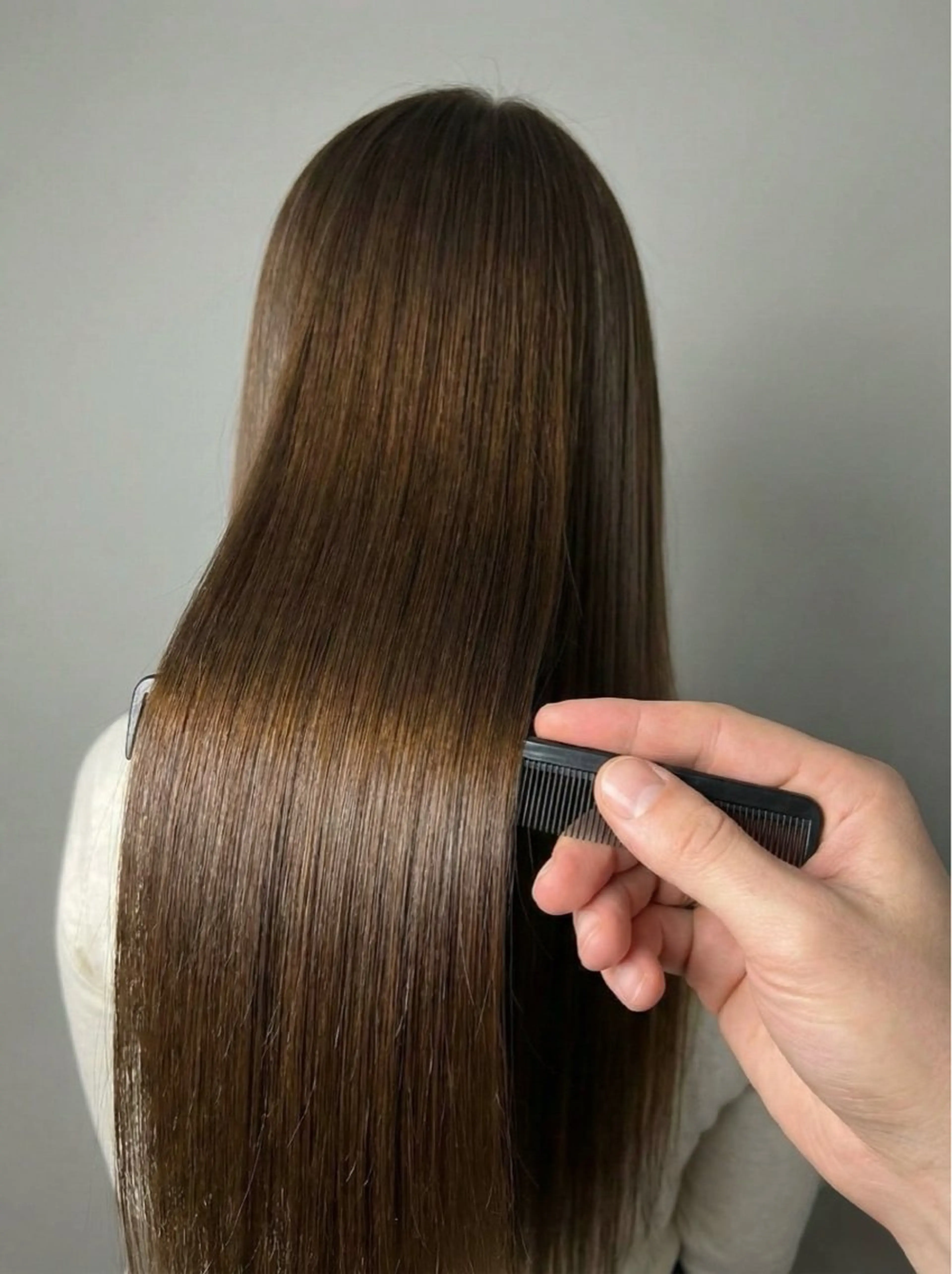 【クセを抑えてサラサラに】カット+縮毛矯正の写真