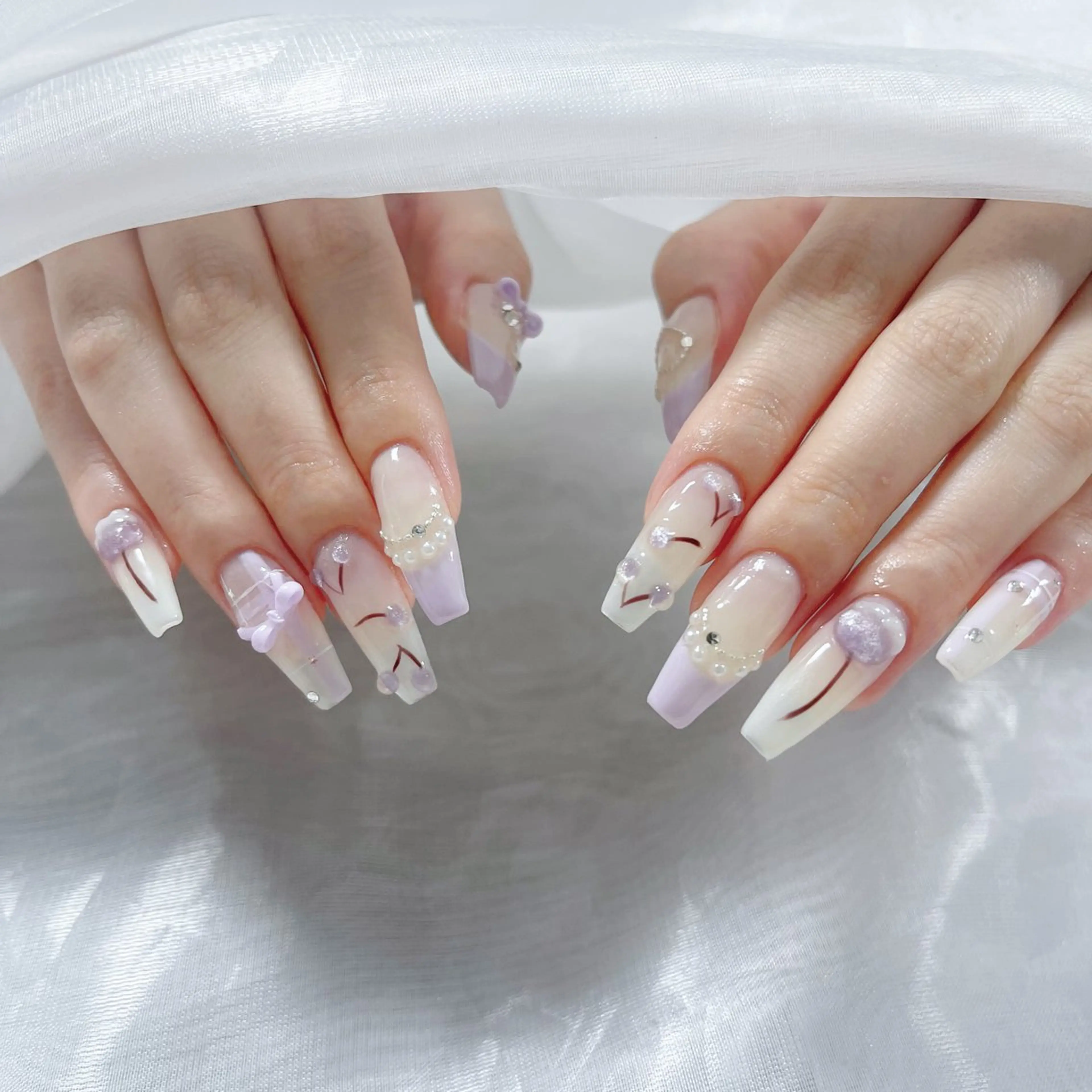 ネイル オーロラネイル クリアネイル フラッシュネイル ジェルネイル グラデーション ハンドネイル Amee Nail Salonのネイルデザイン