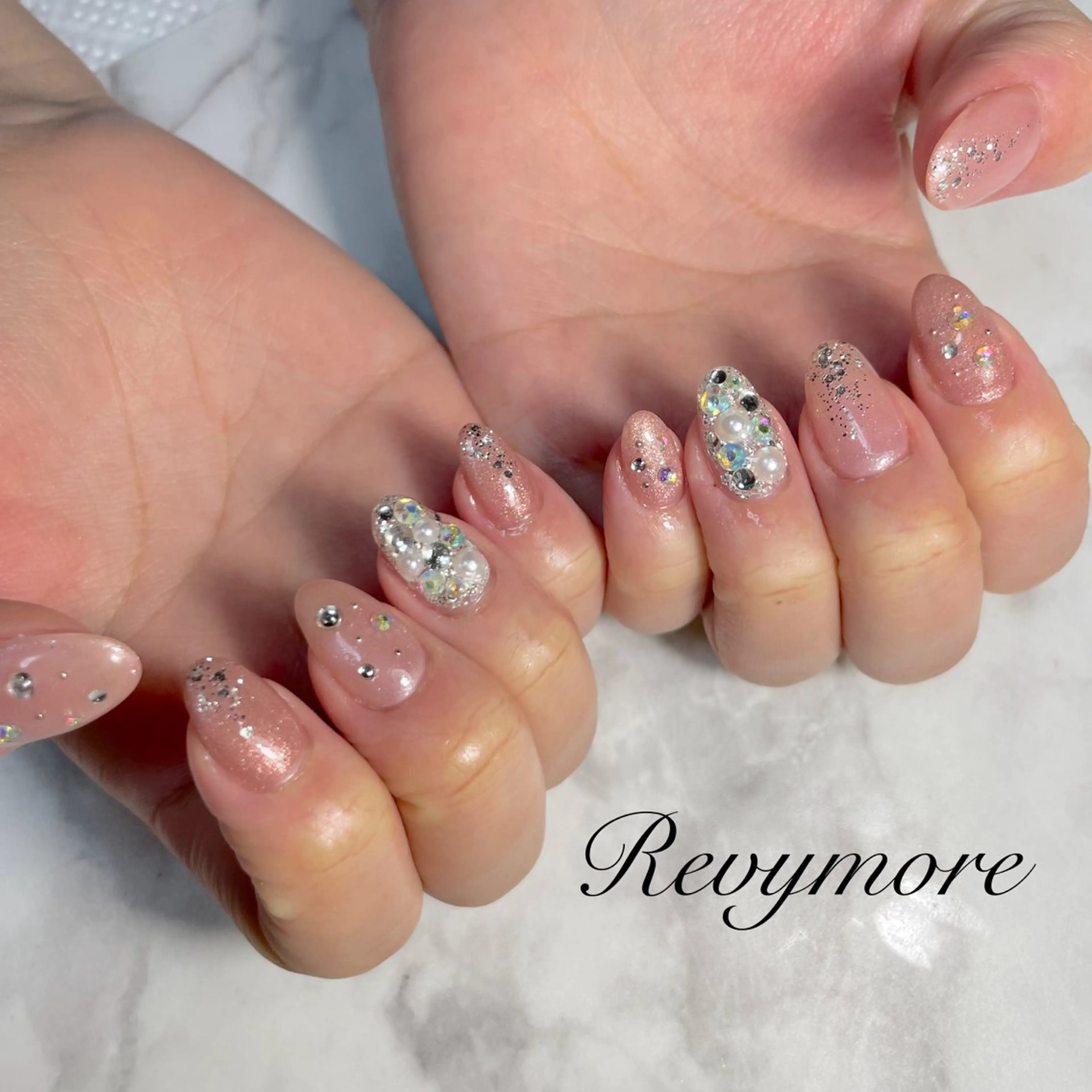 ネイル ジェルネイル キラキラネイル 韓国ネイル ニュアンスネイル オフィスネイル nail salon Revymore所属・nail salon Revymoreのネイルデザイン