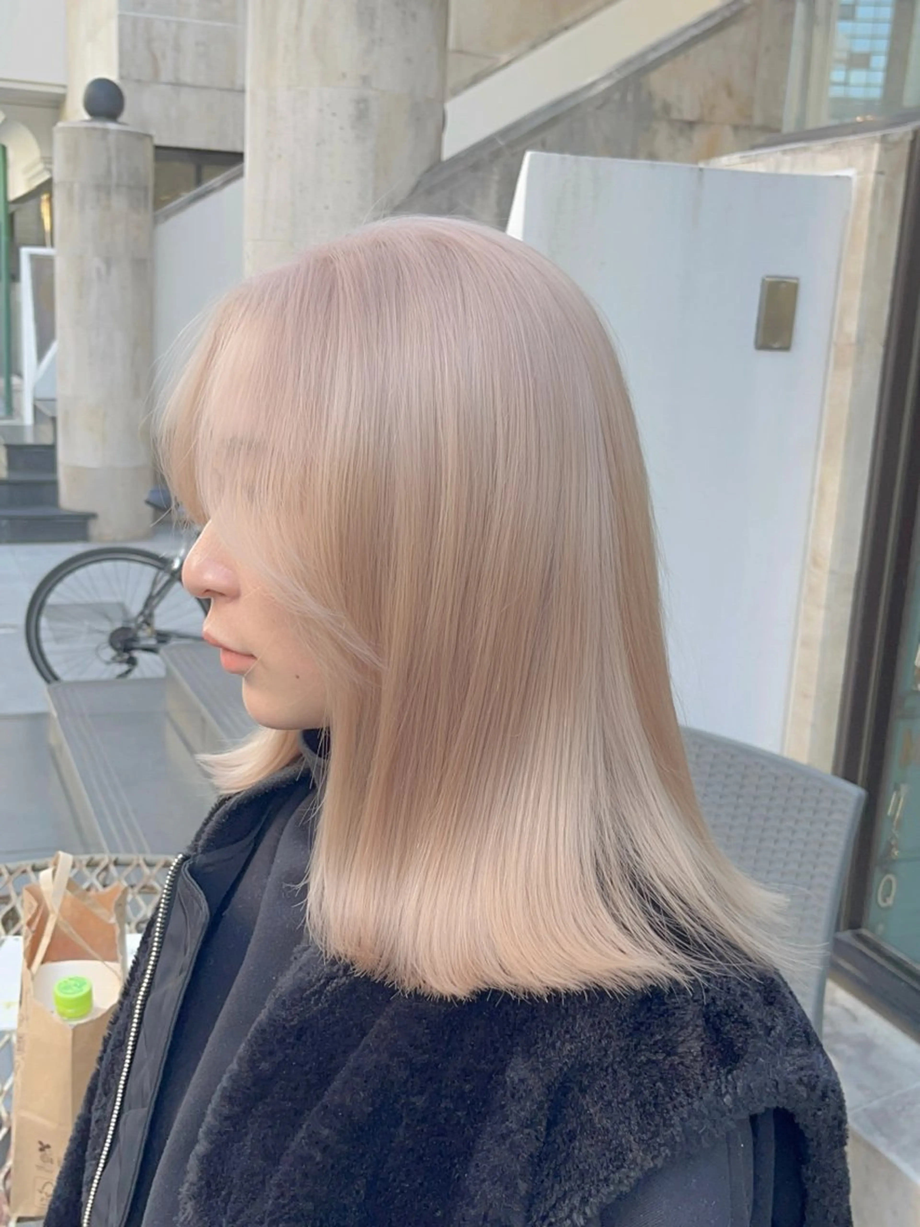 セミロング カラー セミロングパーマ ベージュカラー ブロンド ハイトーンカラー ハイトーンベージュ ヘアカラー トリートメント ヘアセット 似合わせベージュ 🍯ayumi🍯のヘアスタイル