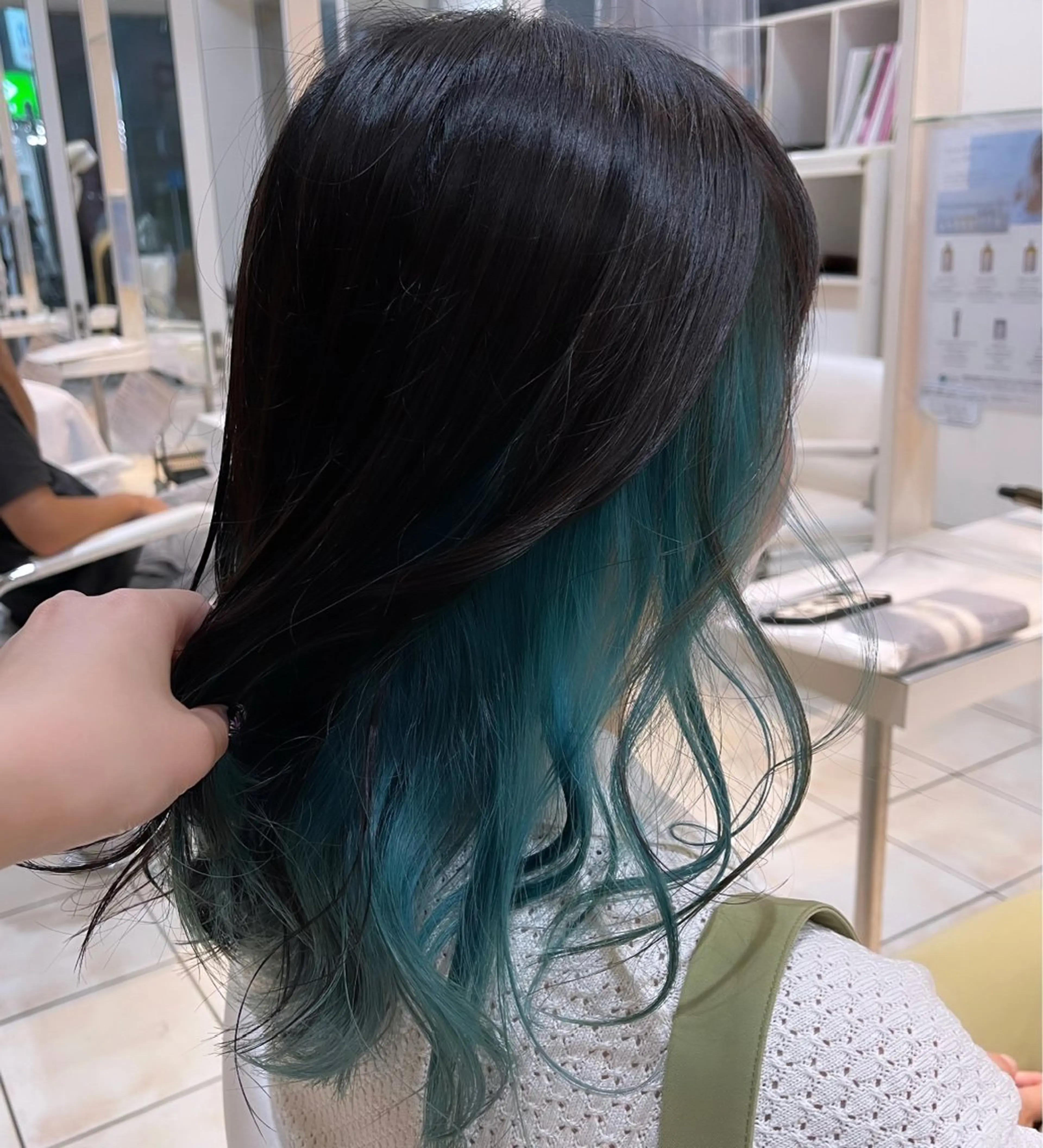 セミロング カラー ヘアカラー 【髪質改善特化】 艶髪/透明感カラーのヘアスタイル