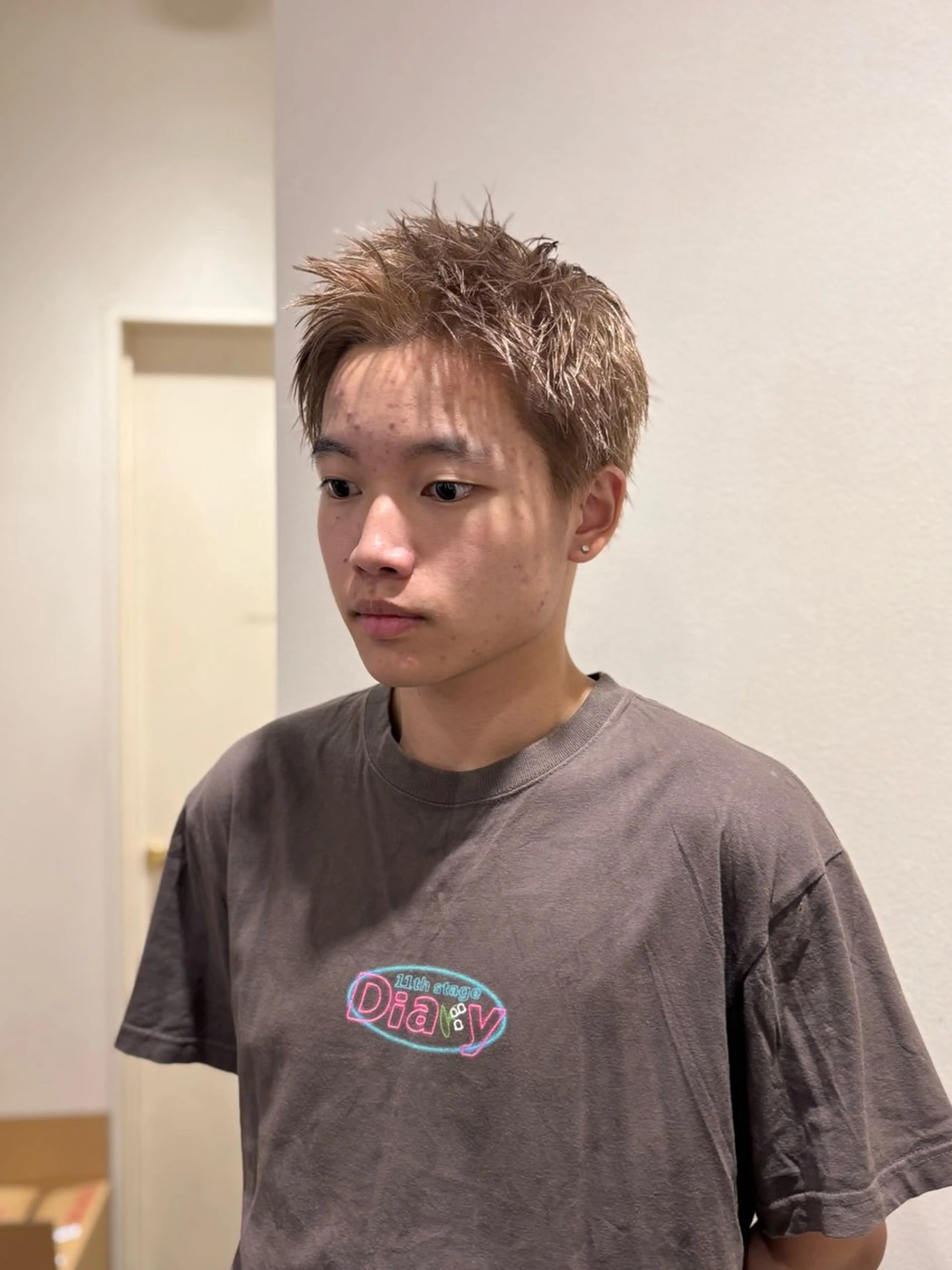 ショート カラー メンズ メンズブリーチ メンズハイトーン メンズパーマ メンズショート スパイキーショート サソウ ユリエ🥥のヘアスタイル