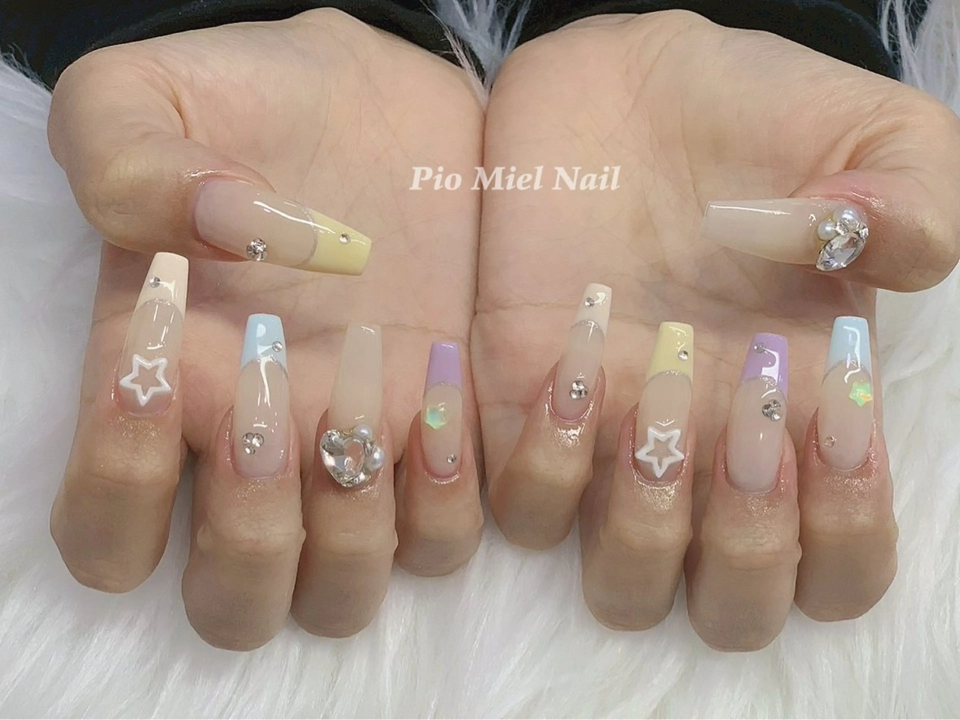 ロング 韓国風ヘア Pio Mielのネイルデザイン