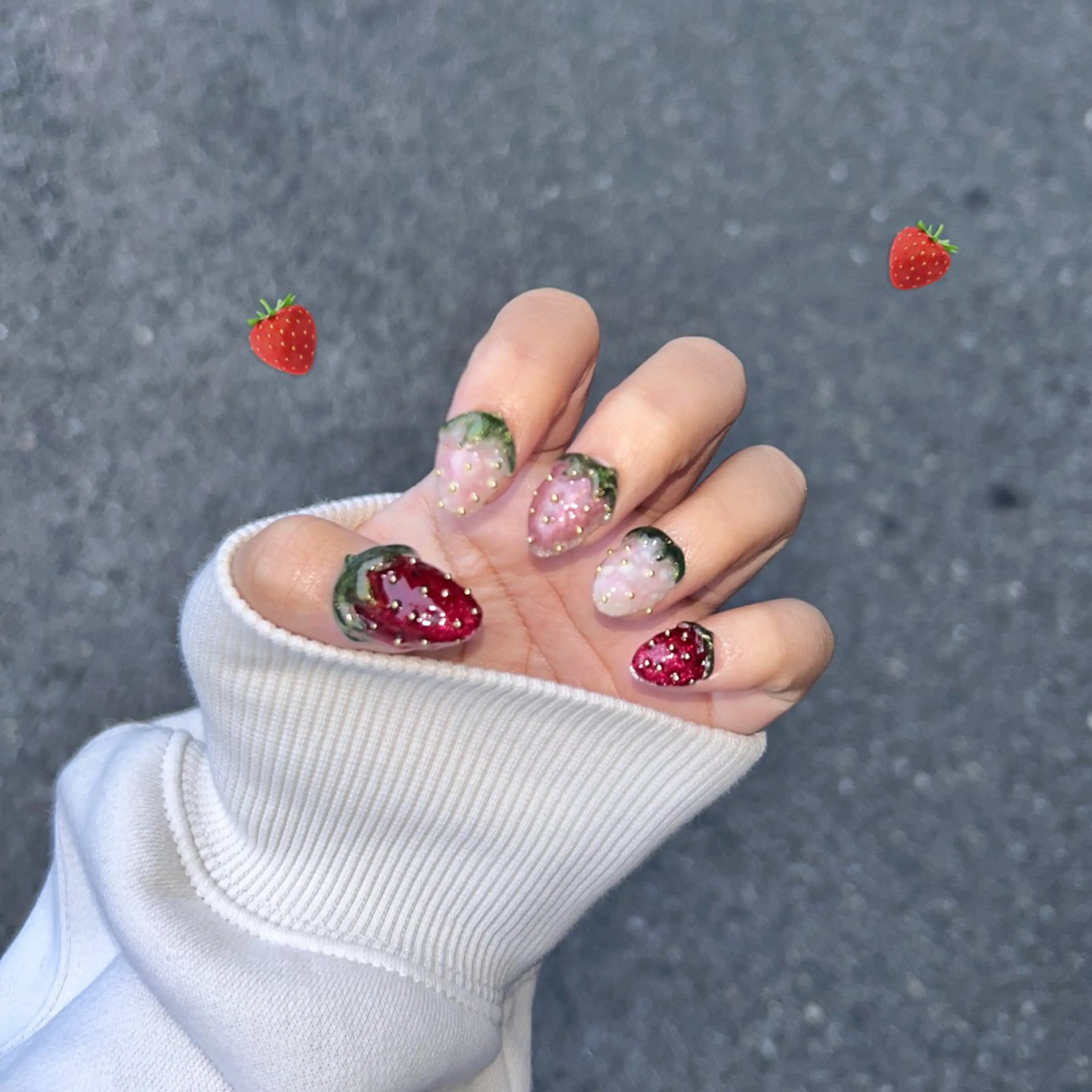 ネイル キラキラオメメ JULIのネイルデザイン