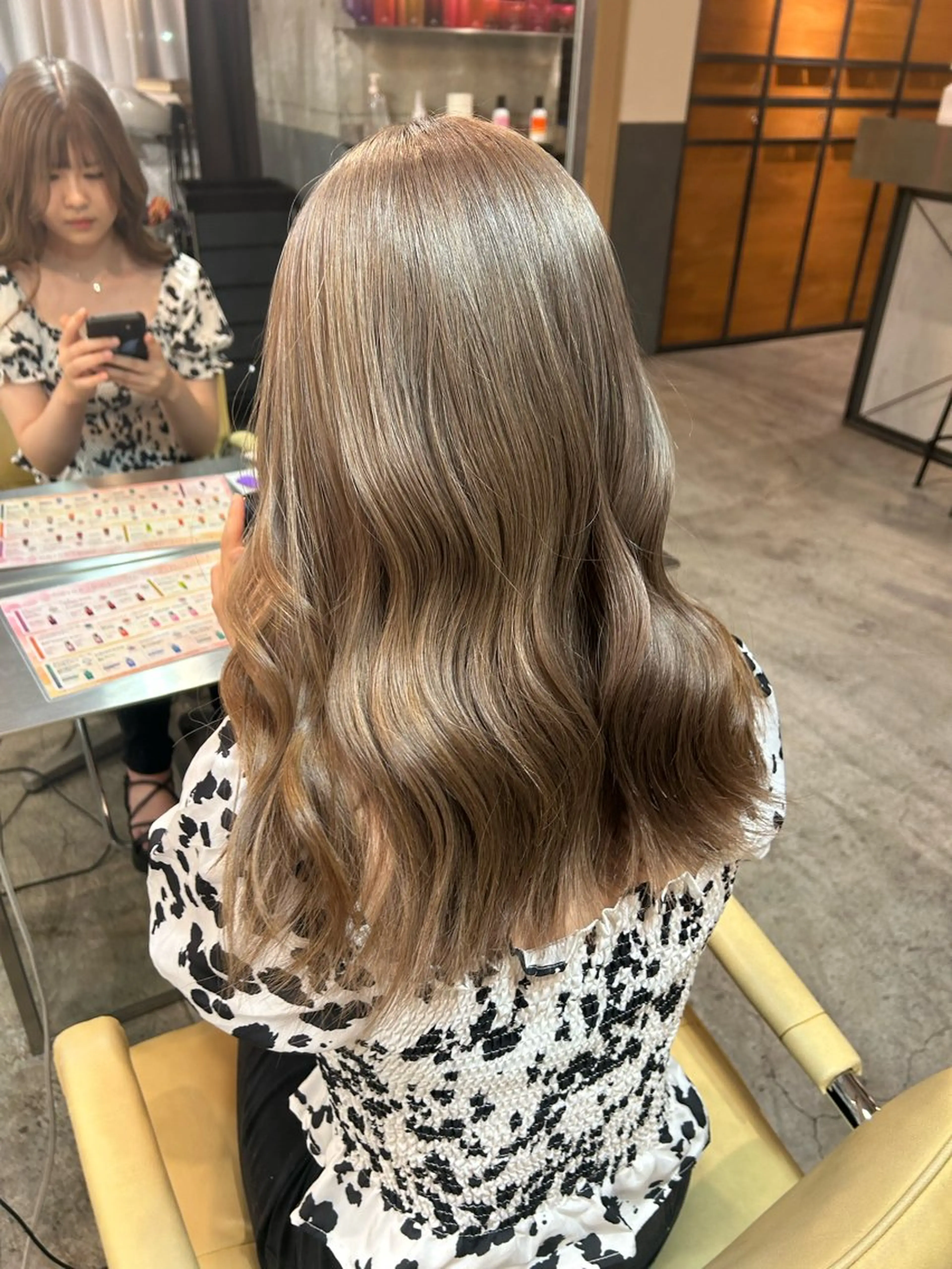 ロング カラー ベージュカラー ブリーチ ミルクティーベージュ カット ヘアカラー 海外レイヤー /NAGISAのヘアスタイル