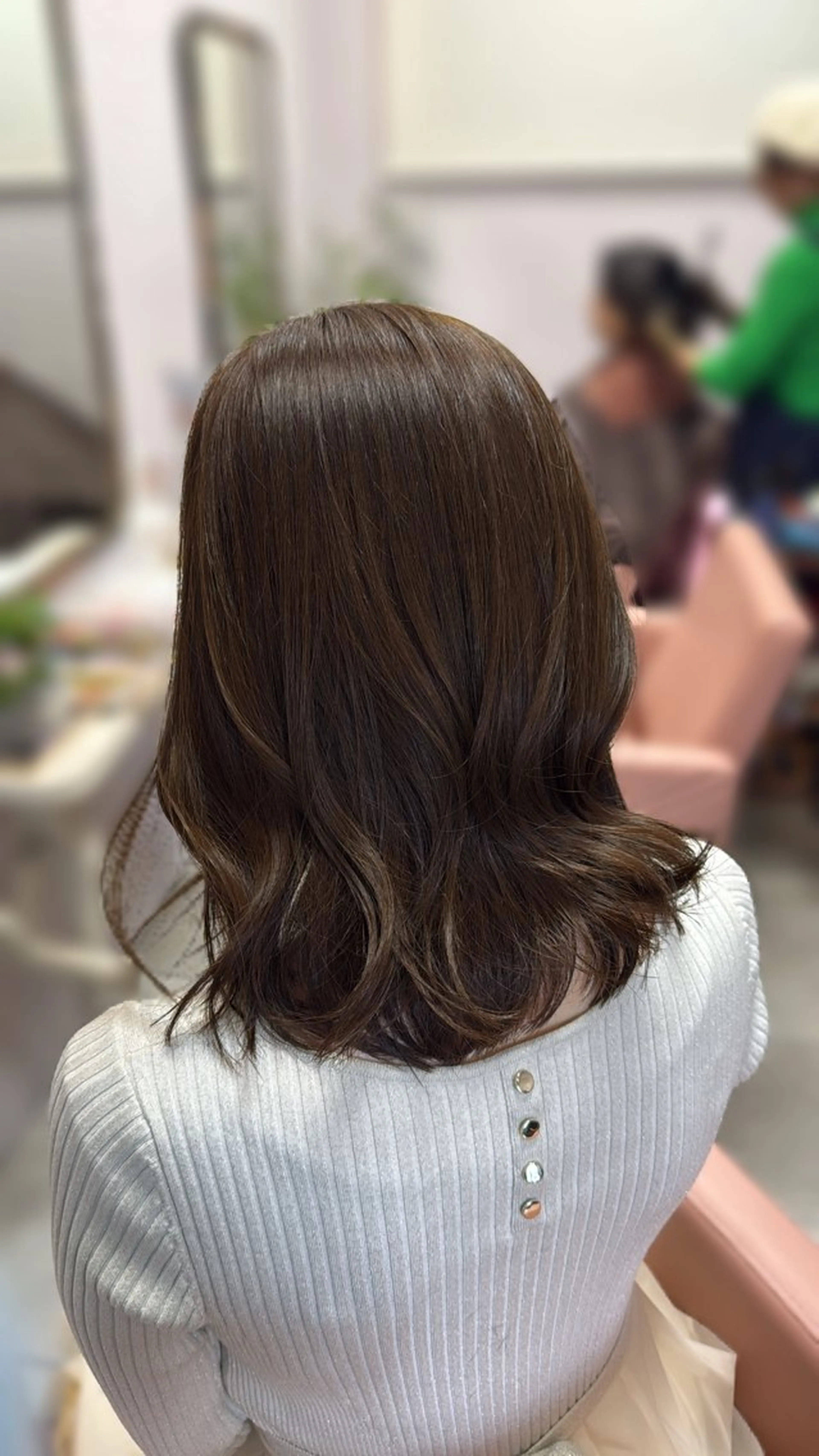 ミディアム カラー ブラウンカラー オリーブブラウン カット ヘアカラー トリートメント Sakura .のヘアスタイル