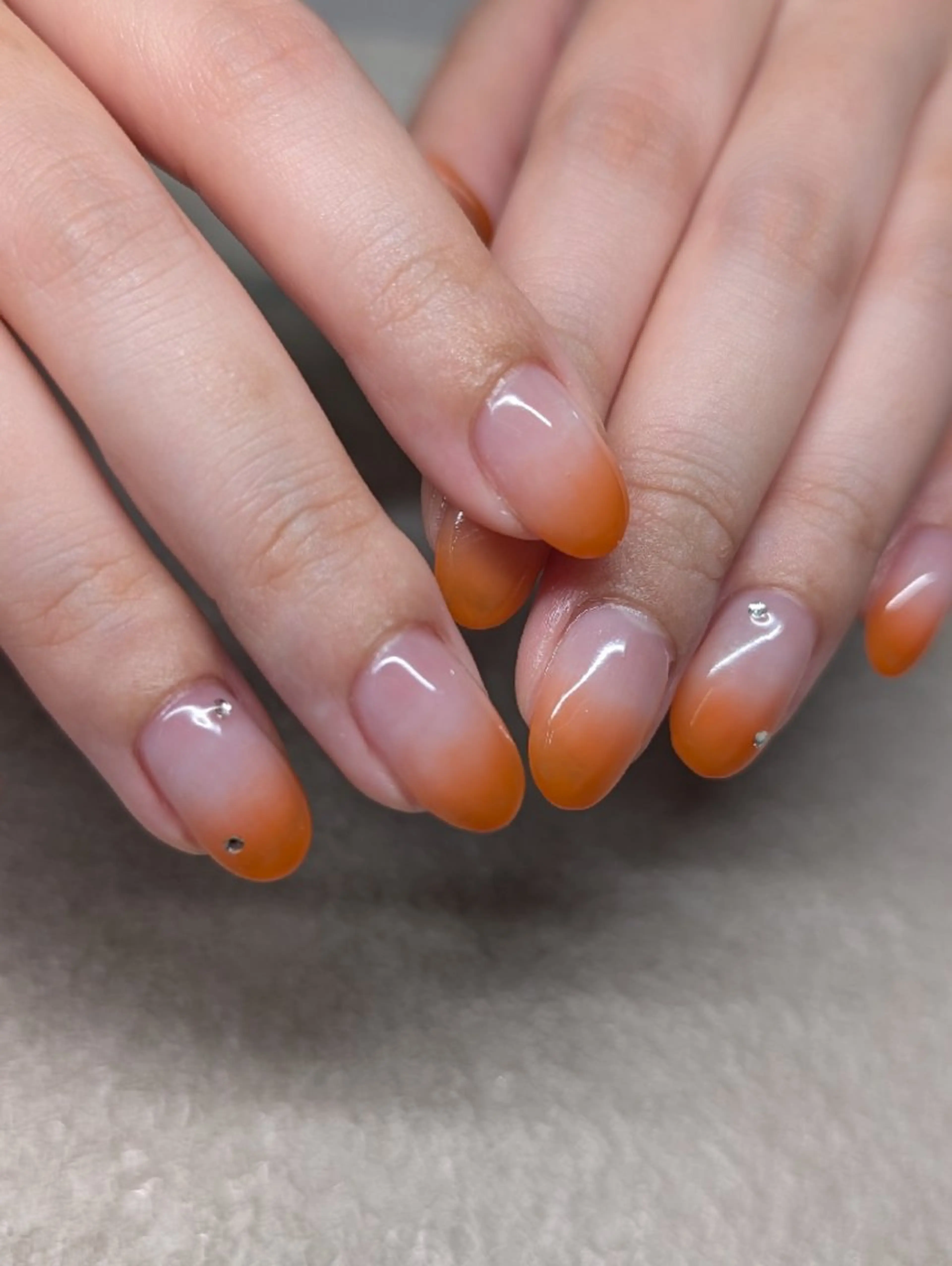 ネイル グラデーション オレンジ FIKA 折戸のネイルデザイン