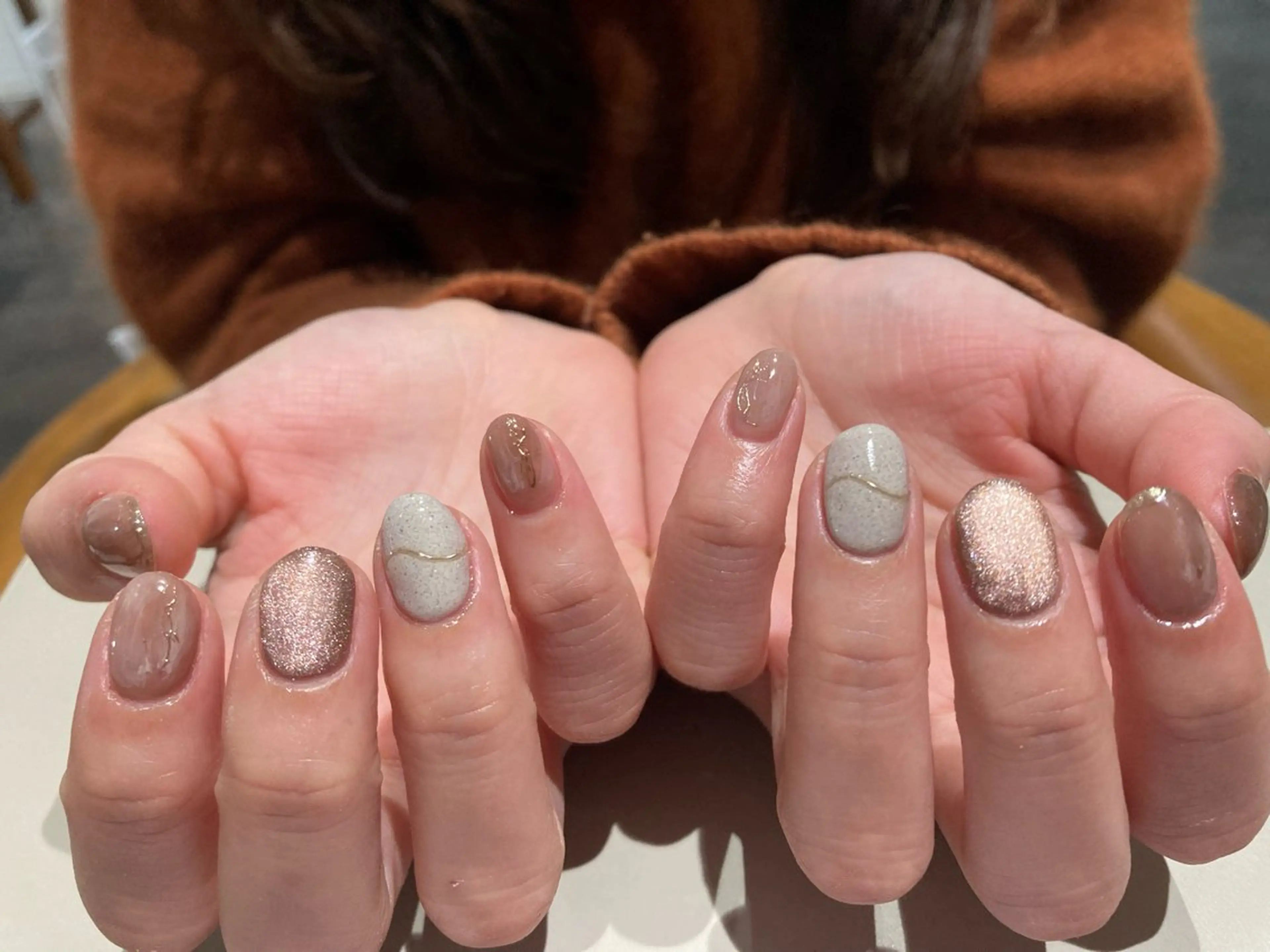 ネイル ブラウン ニュアンスネイル ピンク ハンドネイル Yarm As Etelのネイルデザイン