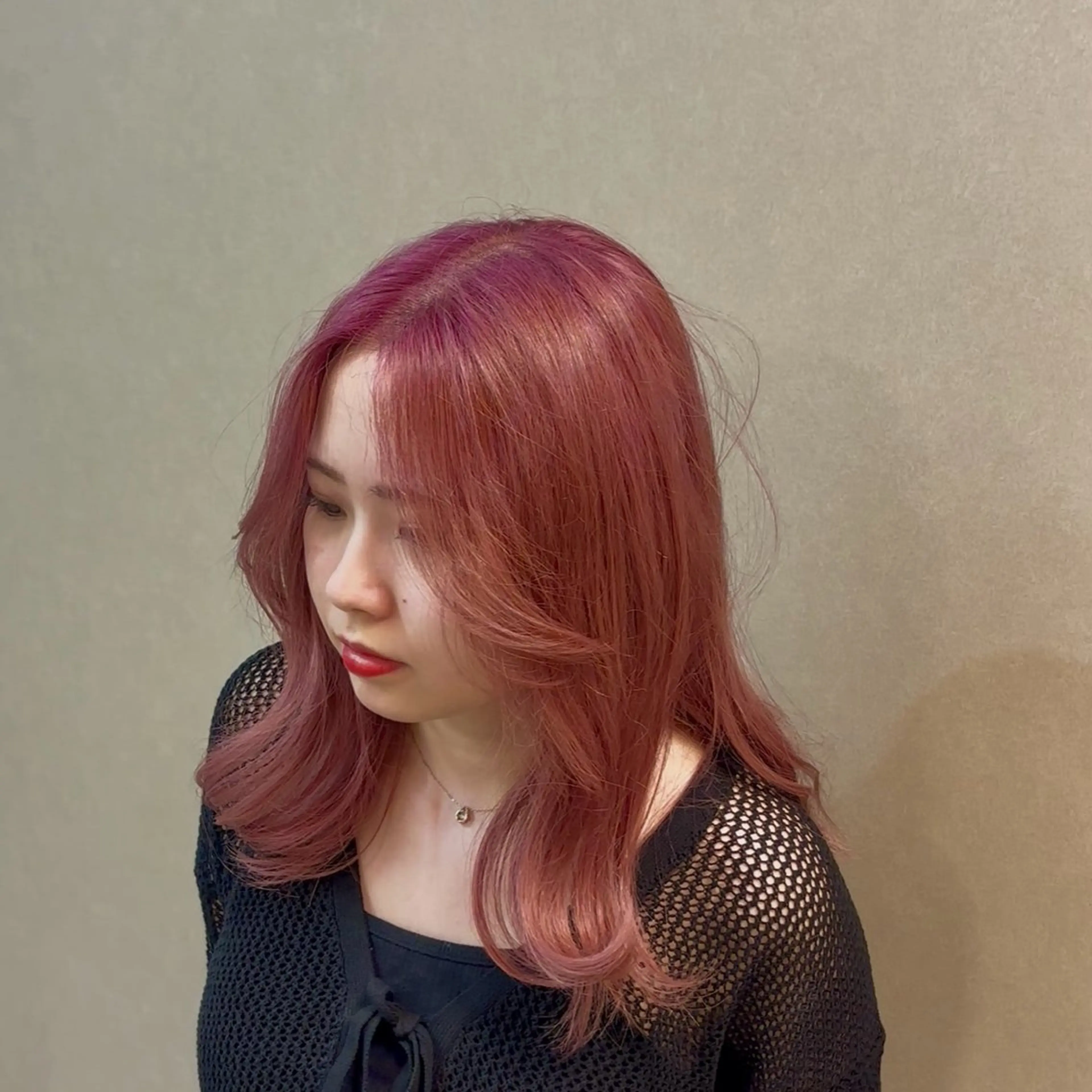 ミディアム 顔まわりレイヤー 顔周りカット レイヤーカット カット ヘアカラー トリートメント ✨ツヤ感透明感カラー /縮毛矯正/うみ✨️のヘアスタイル