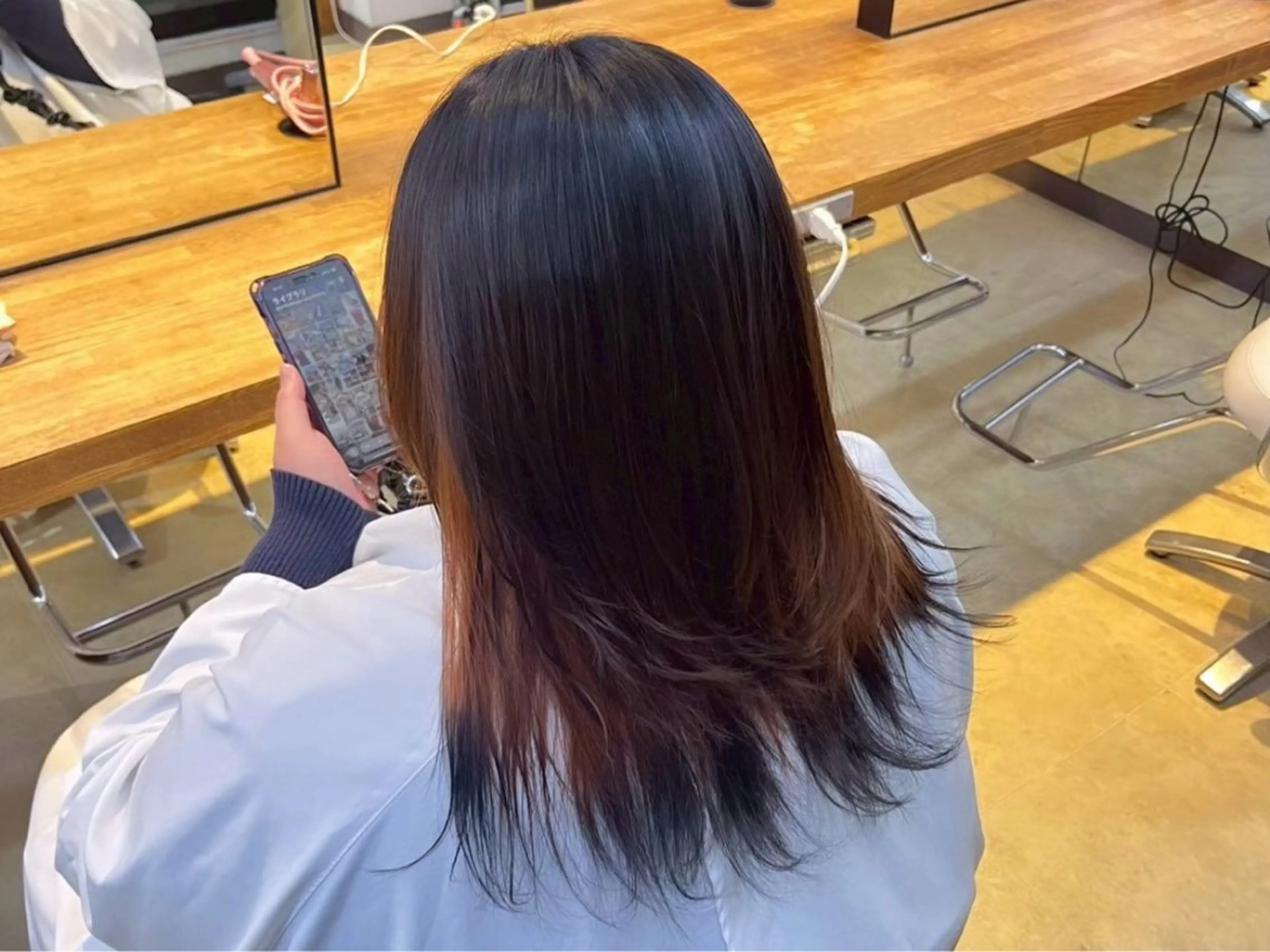 セミロング カラー 松本 ひなたのヘアスタイル