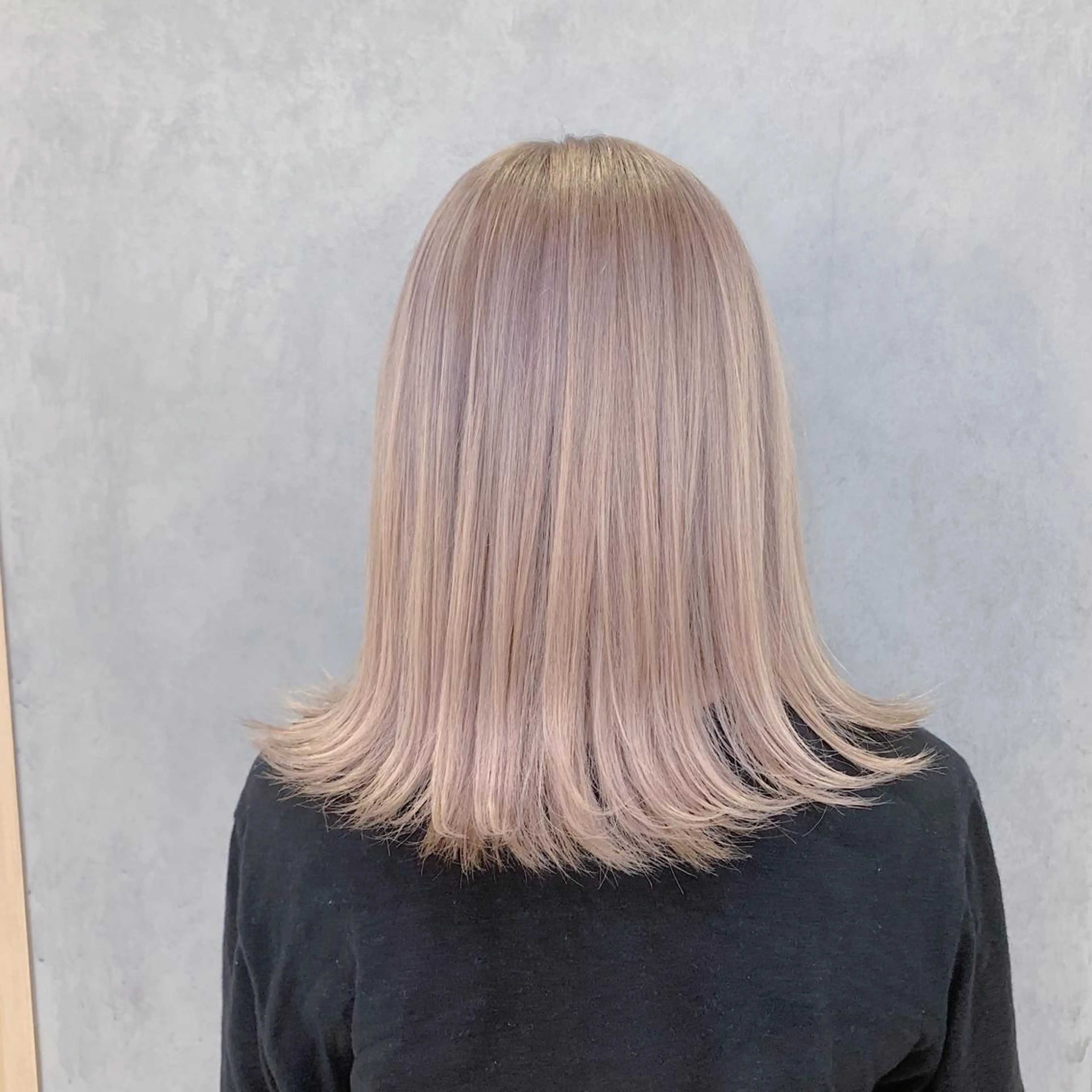 《ケアブリーチ+カラー＋Mトリートメント》の写真