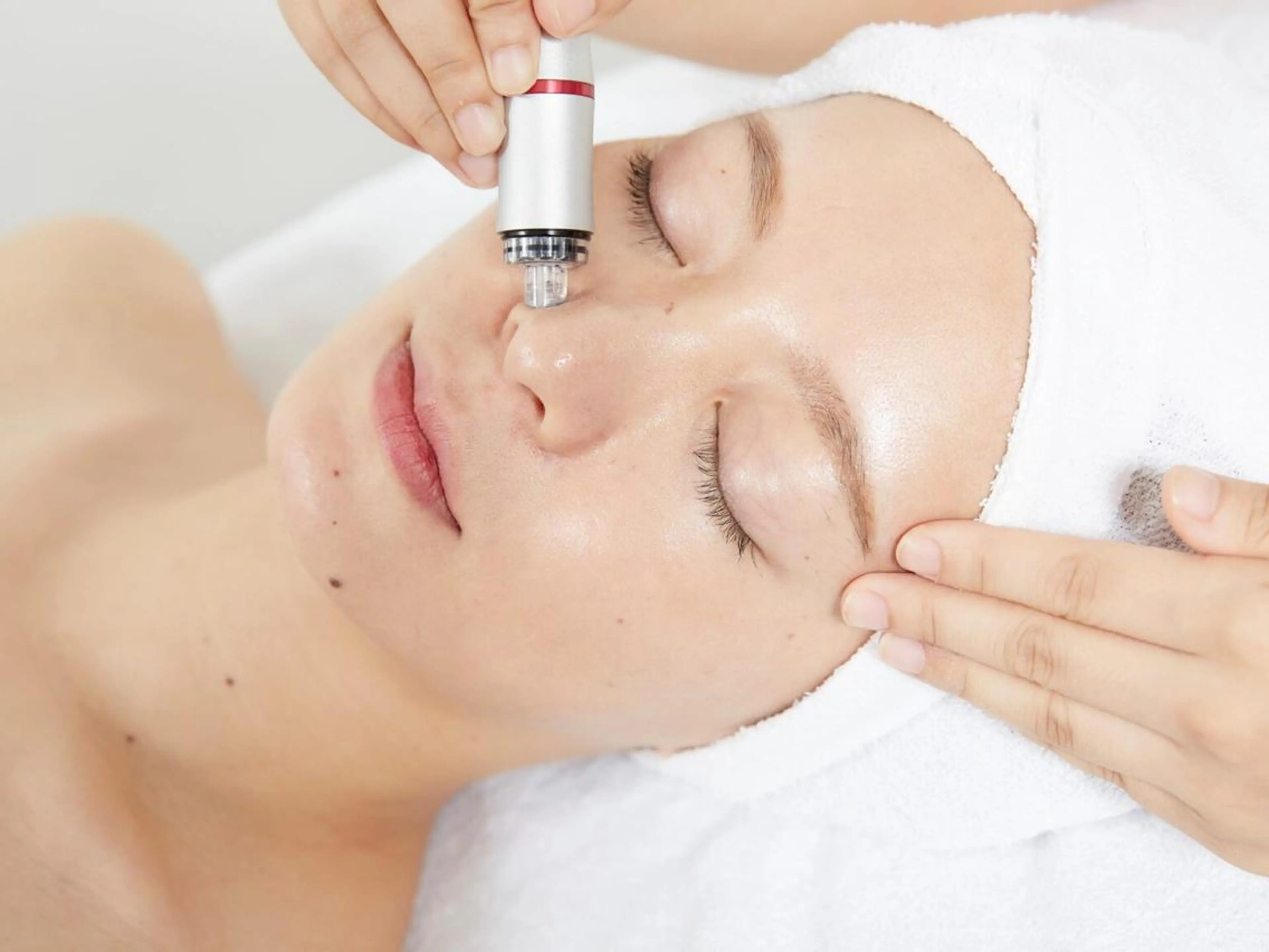 毛穴洗浄ハイドラフェイシャル＋プラセンタ配合パック＋ドライヘッドマッサージ【毛穴の黒ずみ・開き・ニキビ】45分の写真