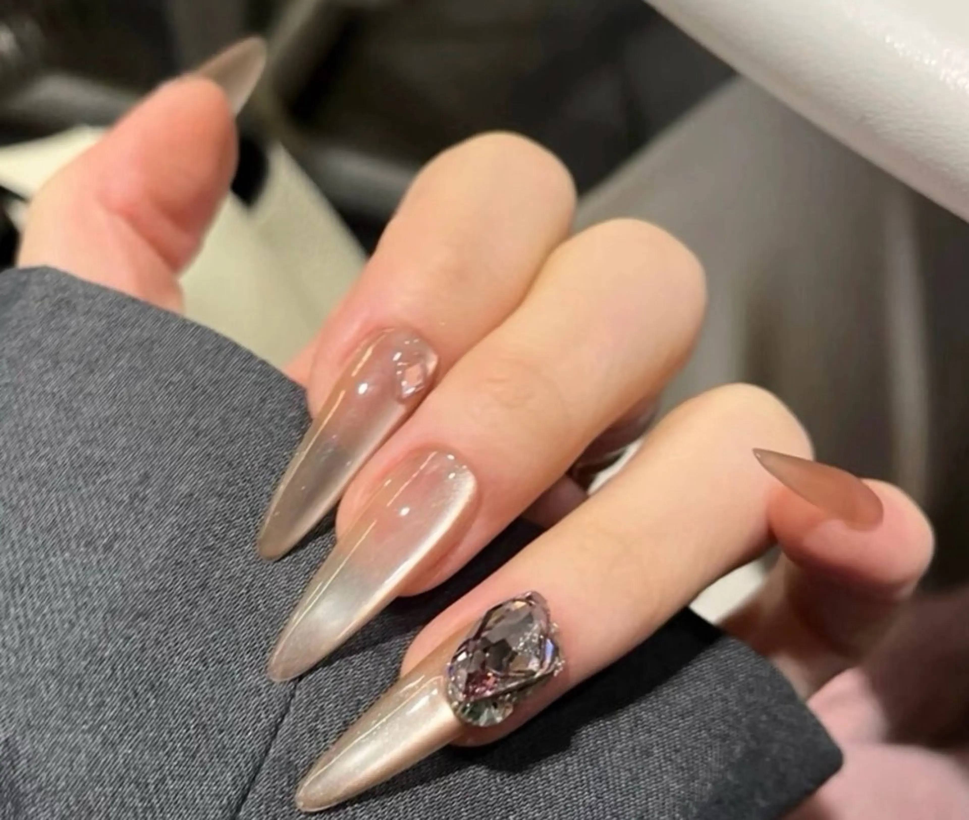 ネイル チークネイル 長さ出し フラワーネイル フレンチネイル ガーリー sun nail池袋 モデル募集のネイルデザイン