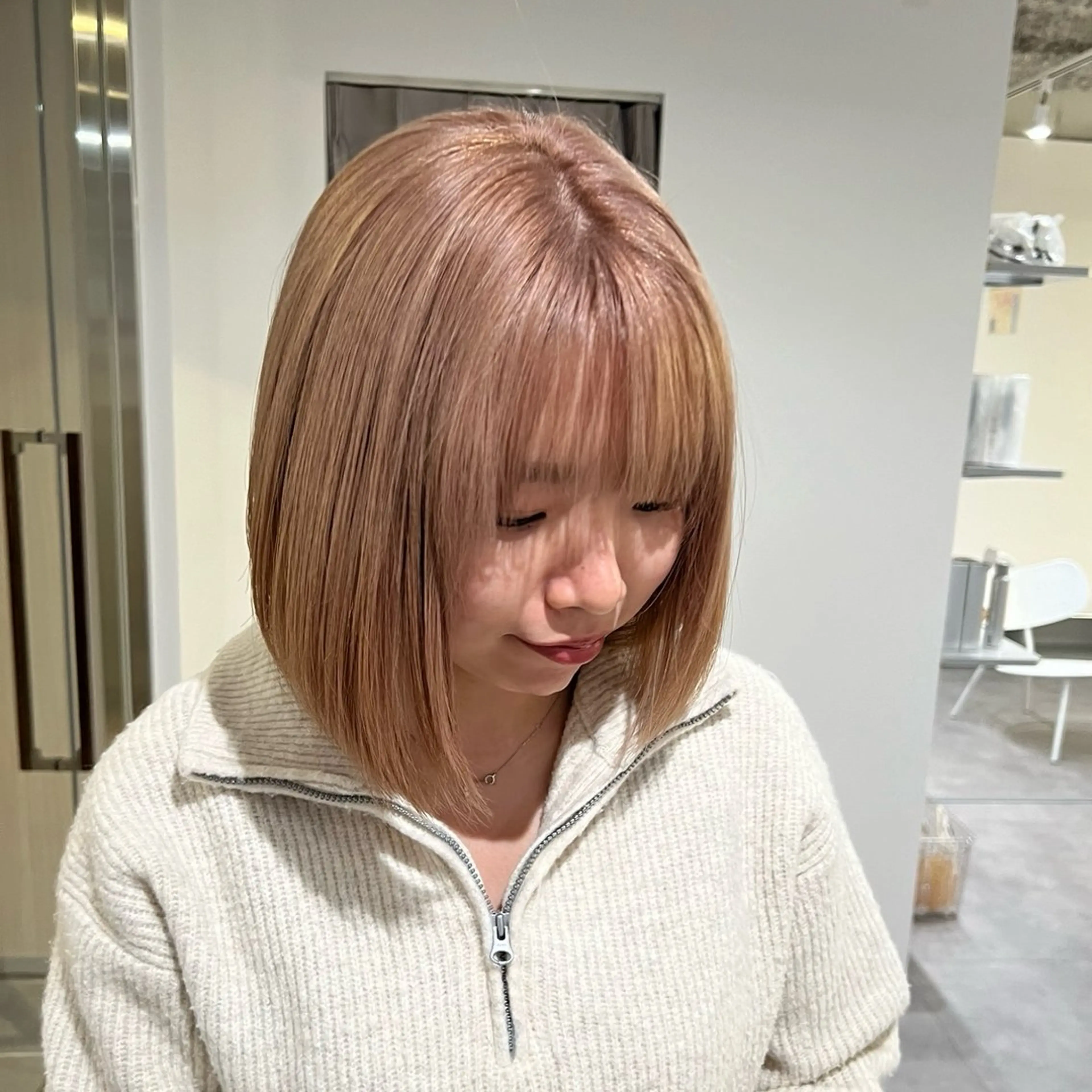 ミディアム カラー ベージュカラー ブリーチ ミルクティーベージュ ナチュラルヘア/ 似合わせ/三宅 昌太のヘアスタイル