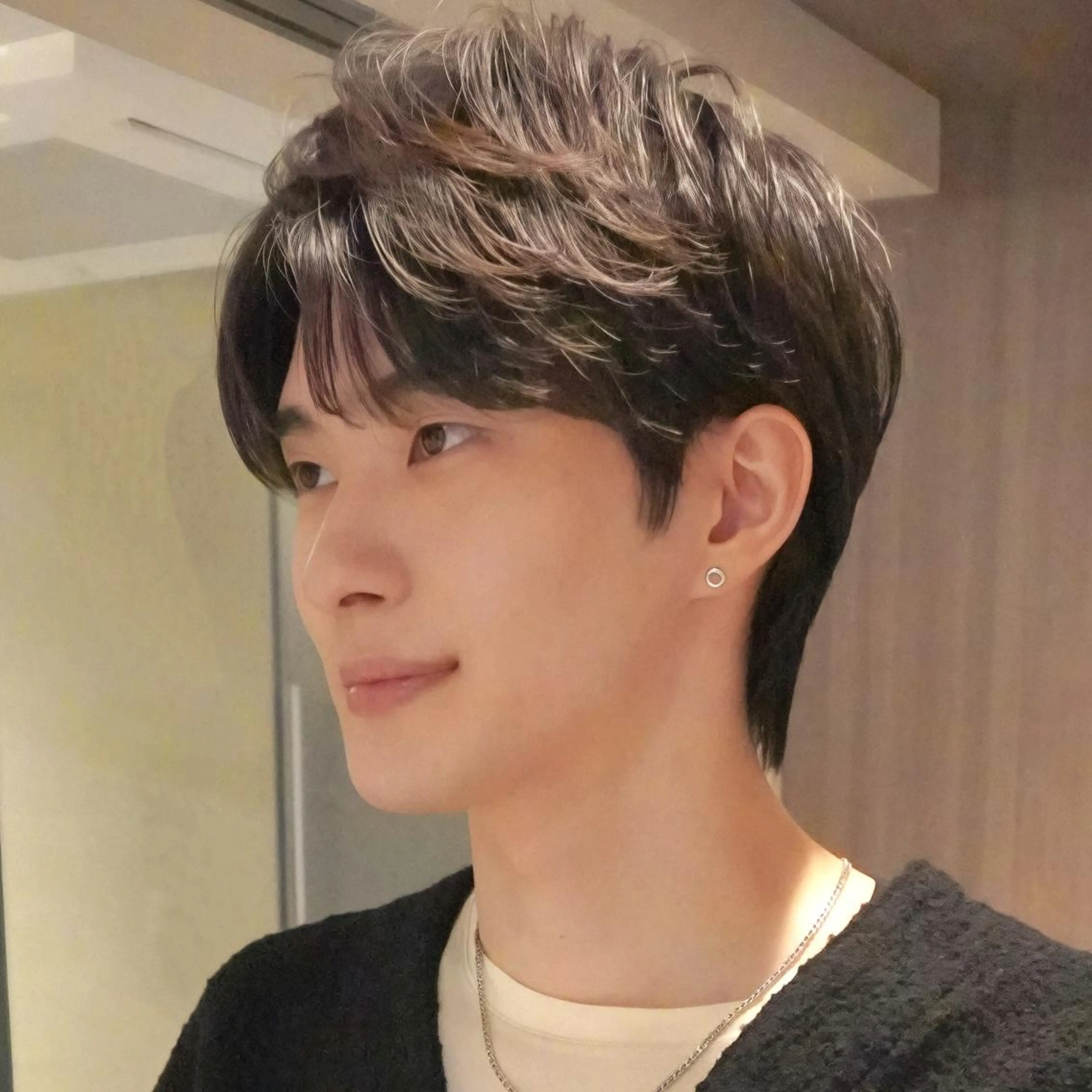 【メンズ限定】カット＋ワンカラー（透明感カラー/センターパート/シースルーマッシュ/スパイキーショート）の写真