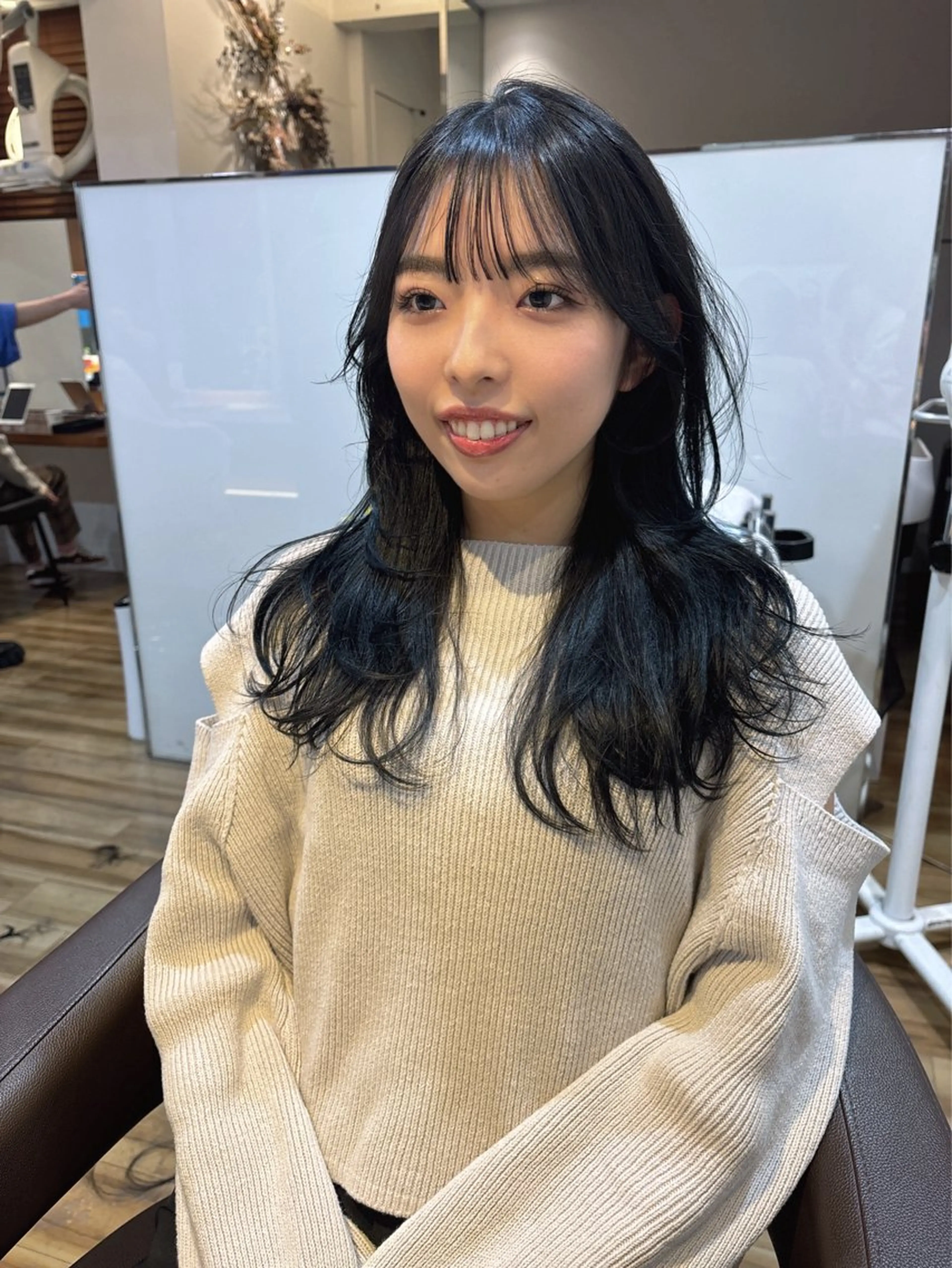 ロング カラー くびれヘア ヨシンモリ 韓国風ヘア カット ヘアカラー トリートメント レイヤーカット /透明感/千葉怜寿のヘアスタイル