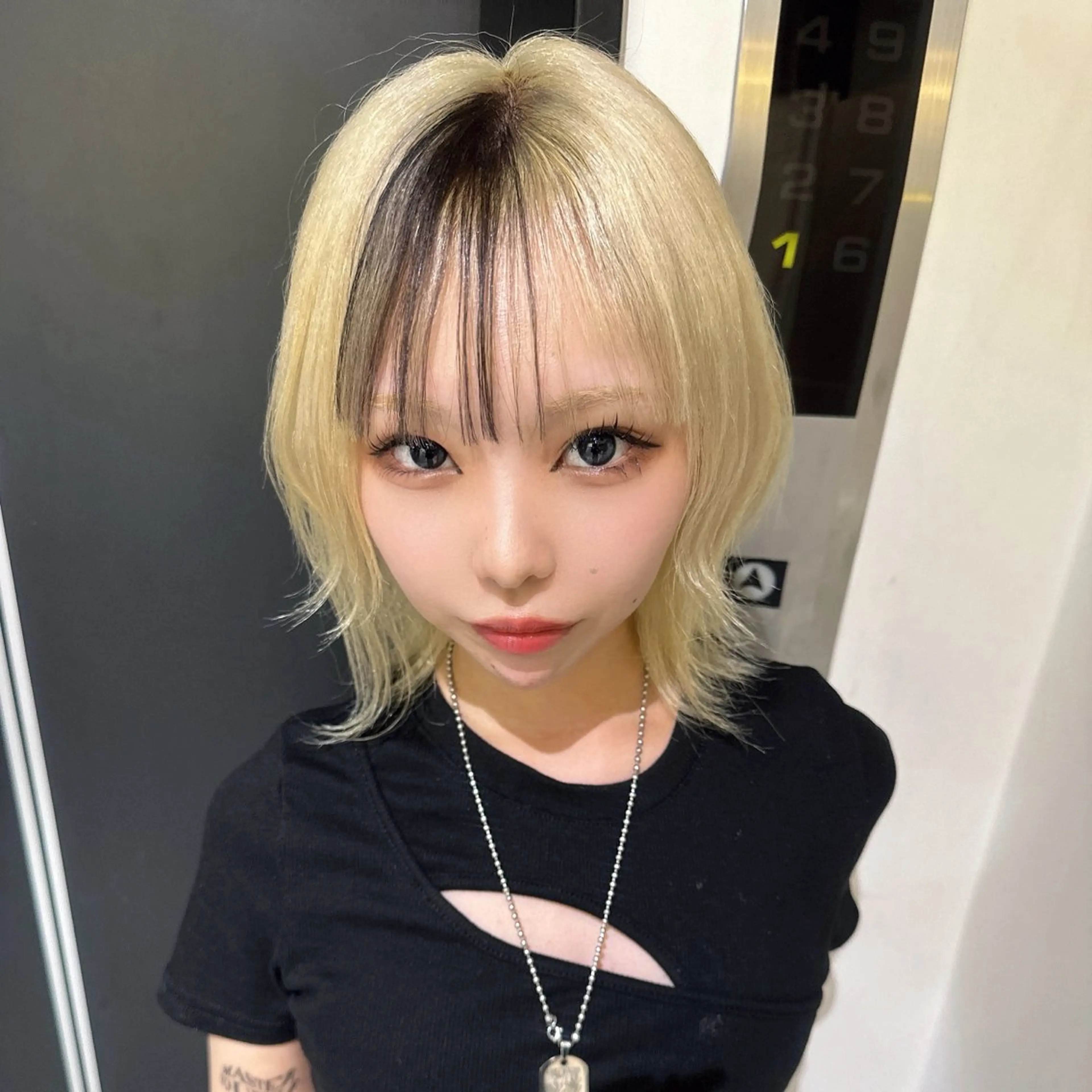 🩶ケアブリーチ+デザインカラー+業界最高峰xトリートメントの写真