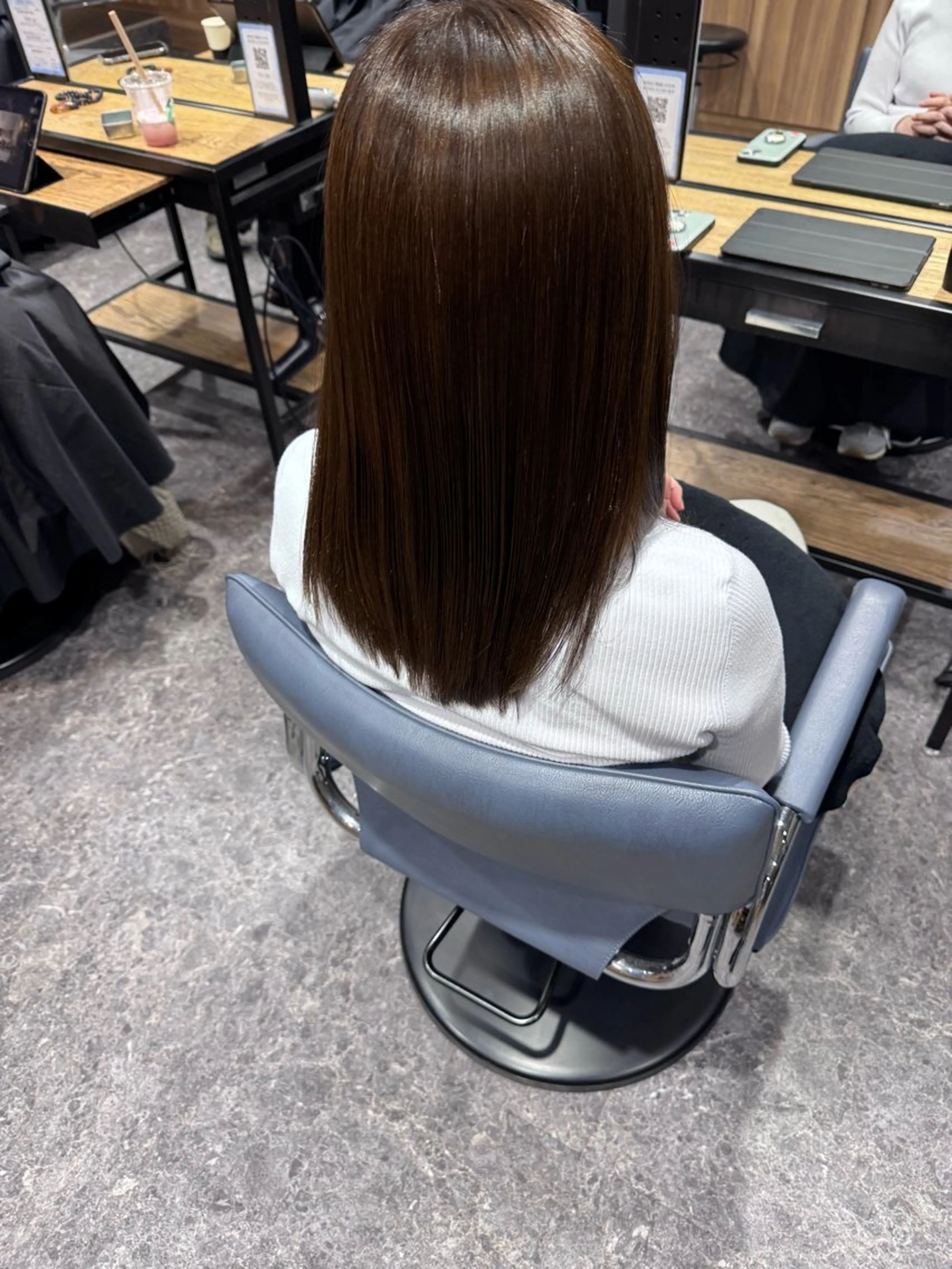 セミロング カラー ブリーチ イルミナカラー 髪質改善 縮毛矯正 カット ヘアカラー トリートメント OAK 中目黒のヘアスタイル