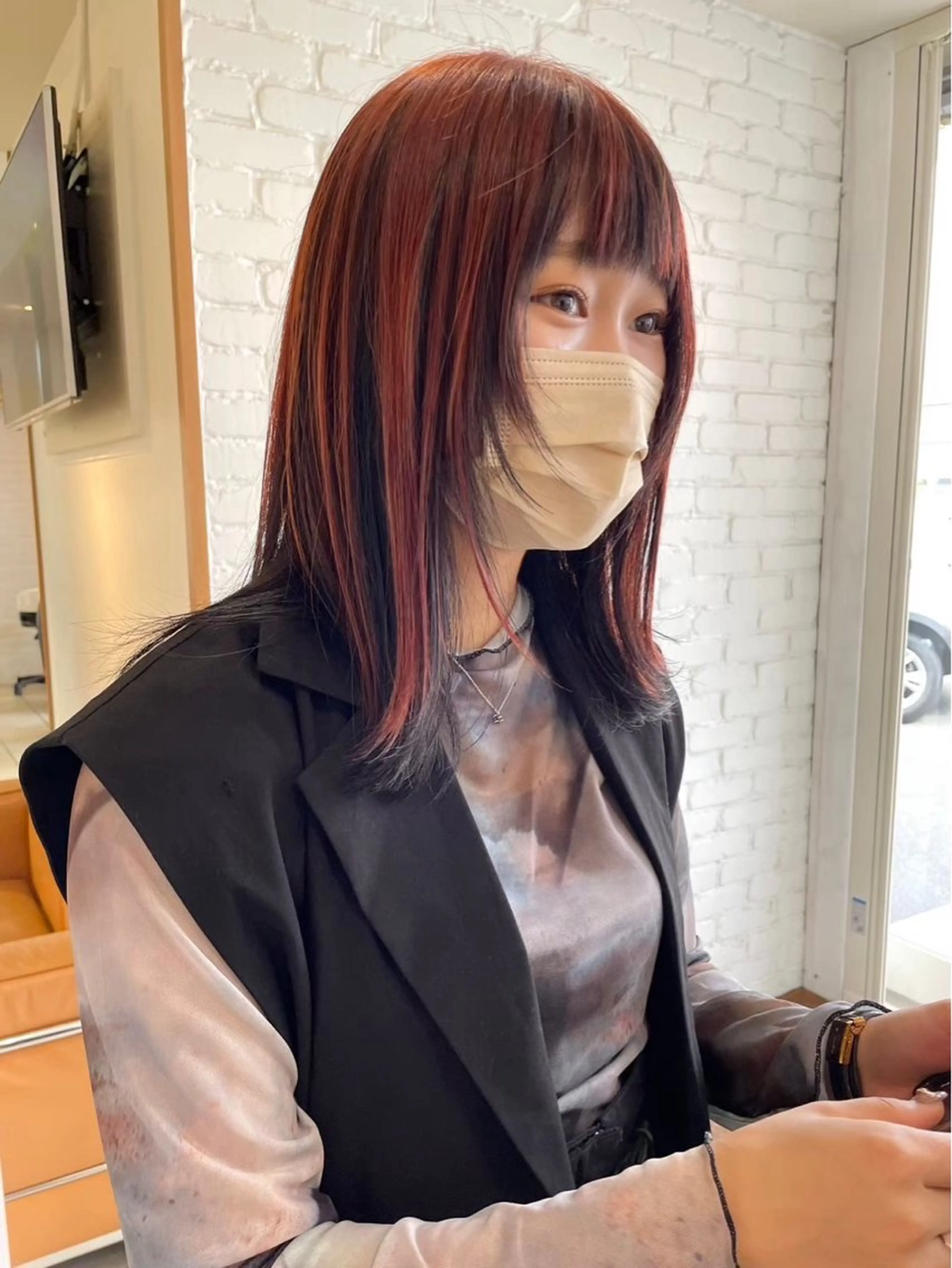 セミロング カラー 💫レイヤーカット 💫ブリーチ💫サキのヘアスタイル