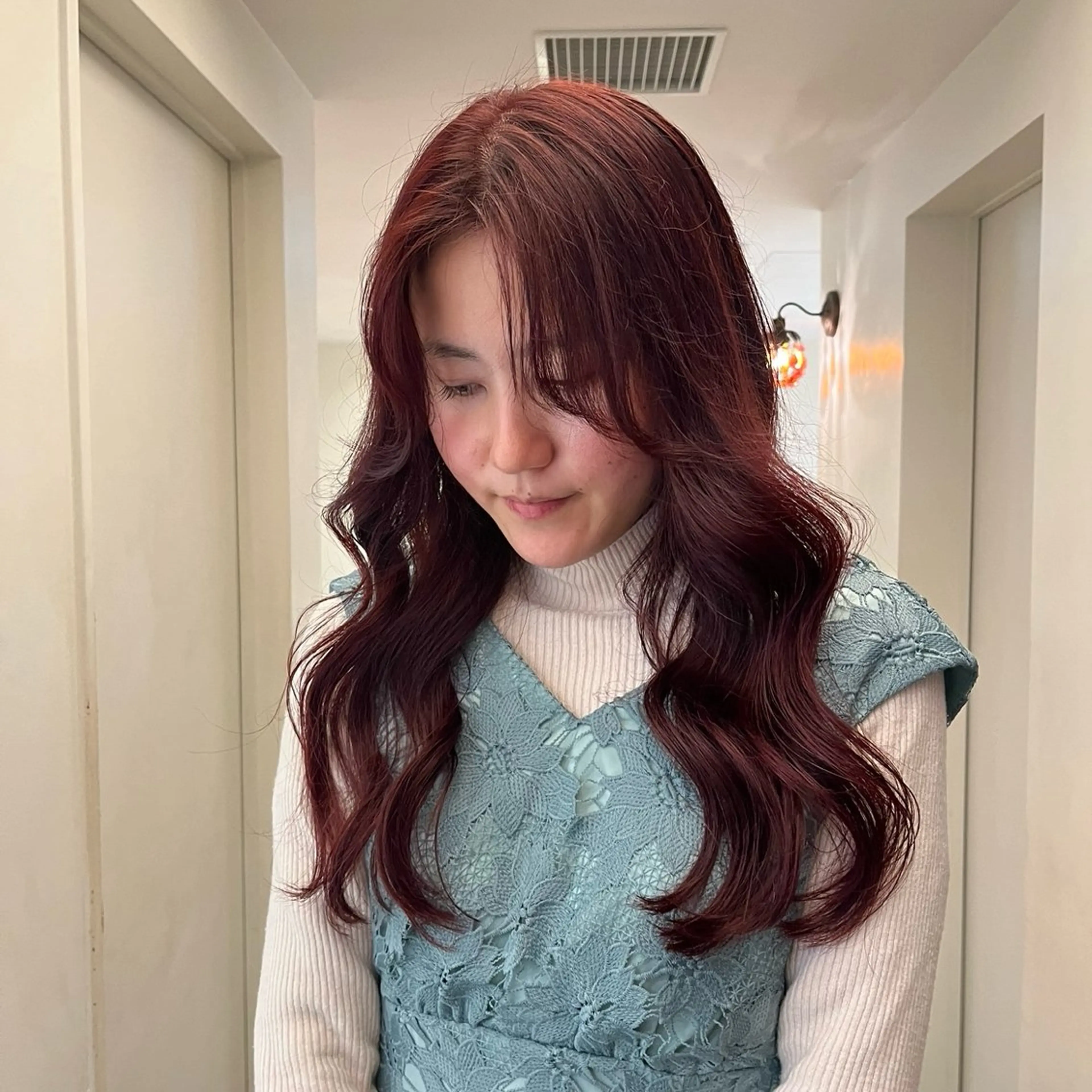 ロング カラー カシス レッドカラー ヘアカラー るな/暖色、 ベージュカラー🎀のヘアスタイル