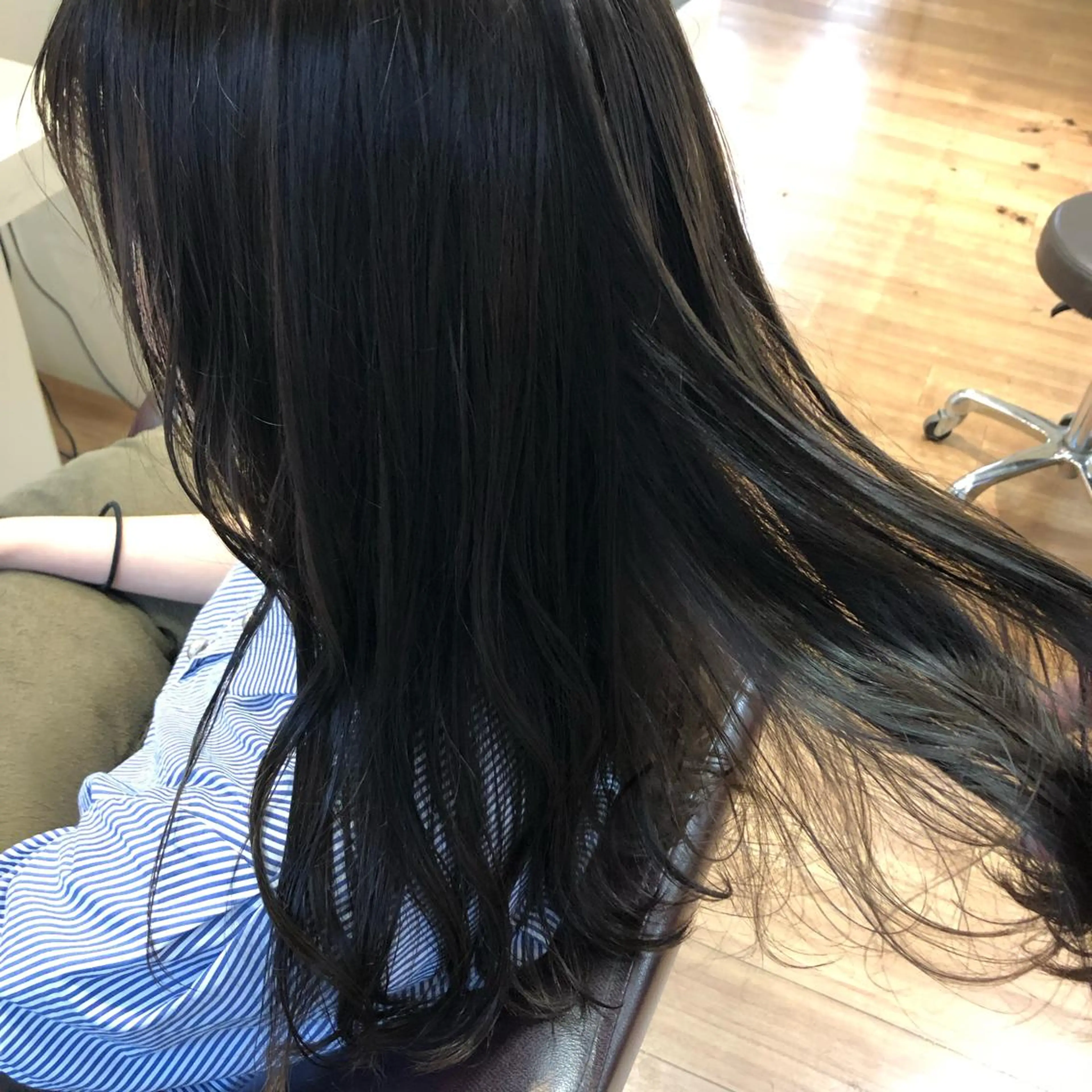 カラー 佐川 絢のヘアスタイル