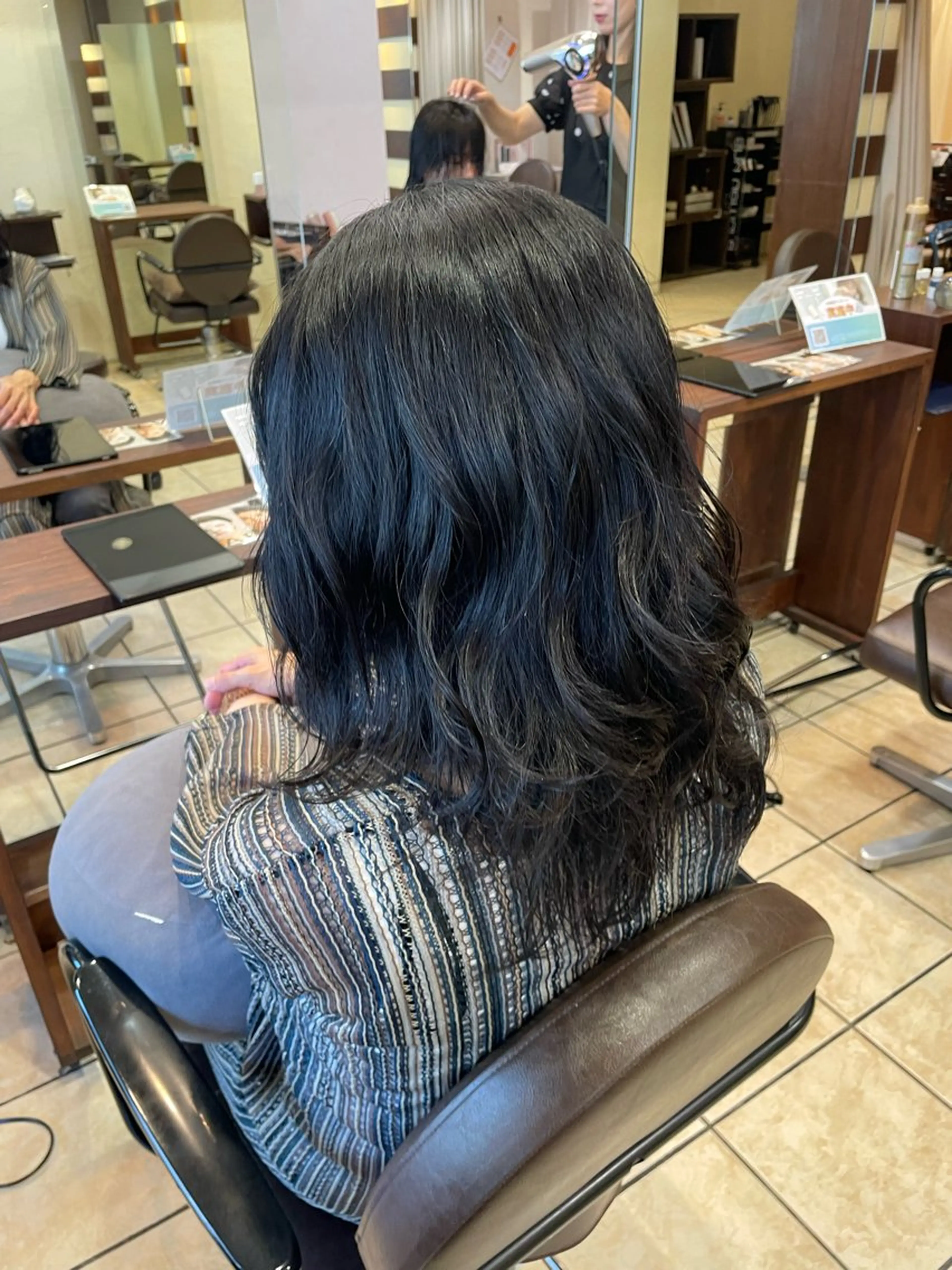 セミロング 桑田 新菜のヘアスタイル