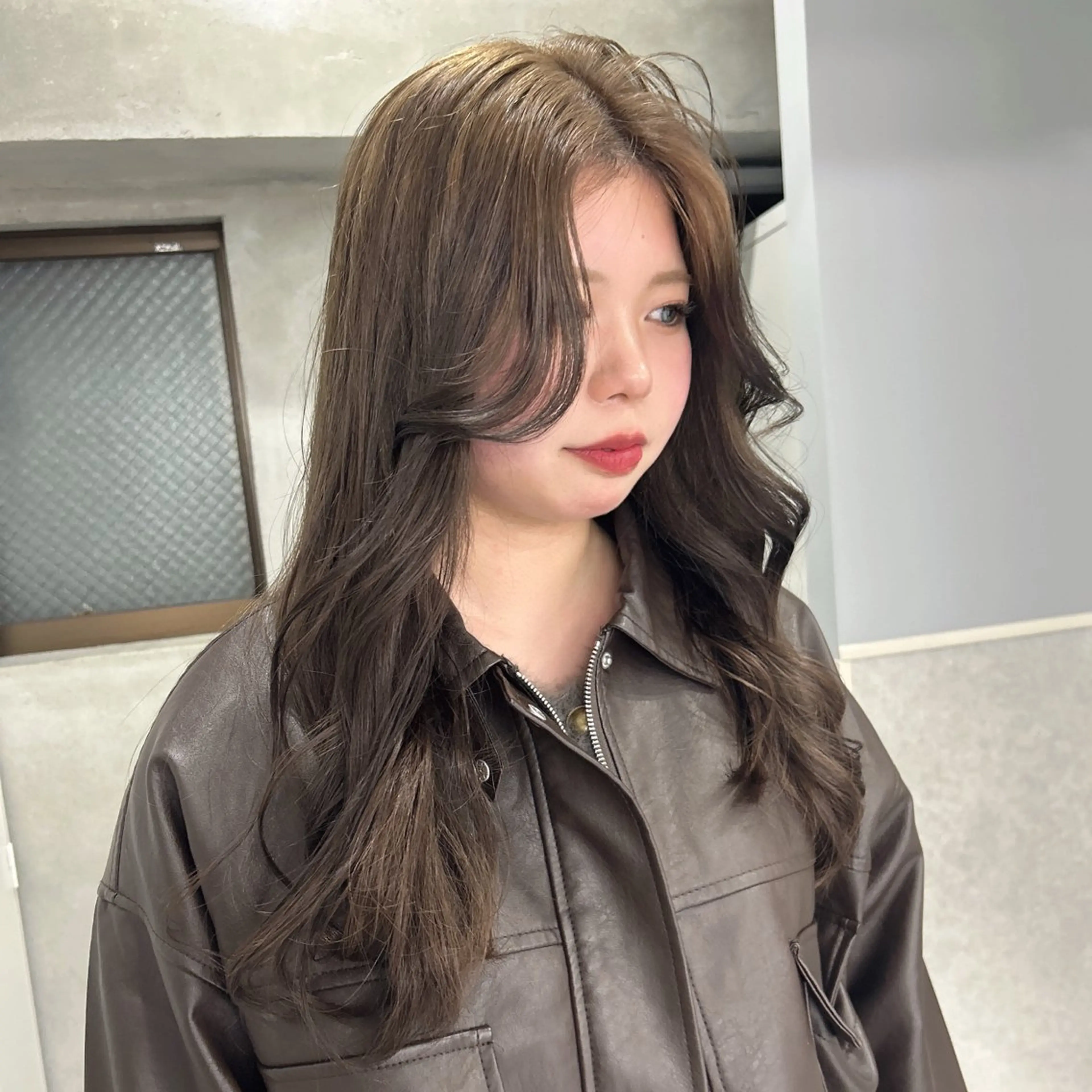 セミロング カラー ブリーチ ブラウンカラー ミルクティーブラウン shizuna/平尾 /カラー/髪質改善のヘアスタイル