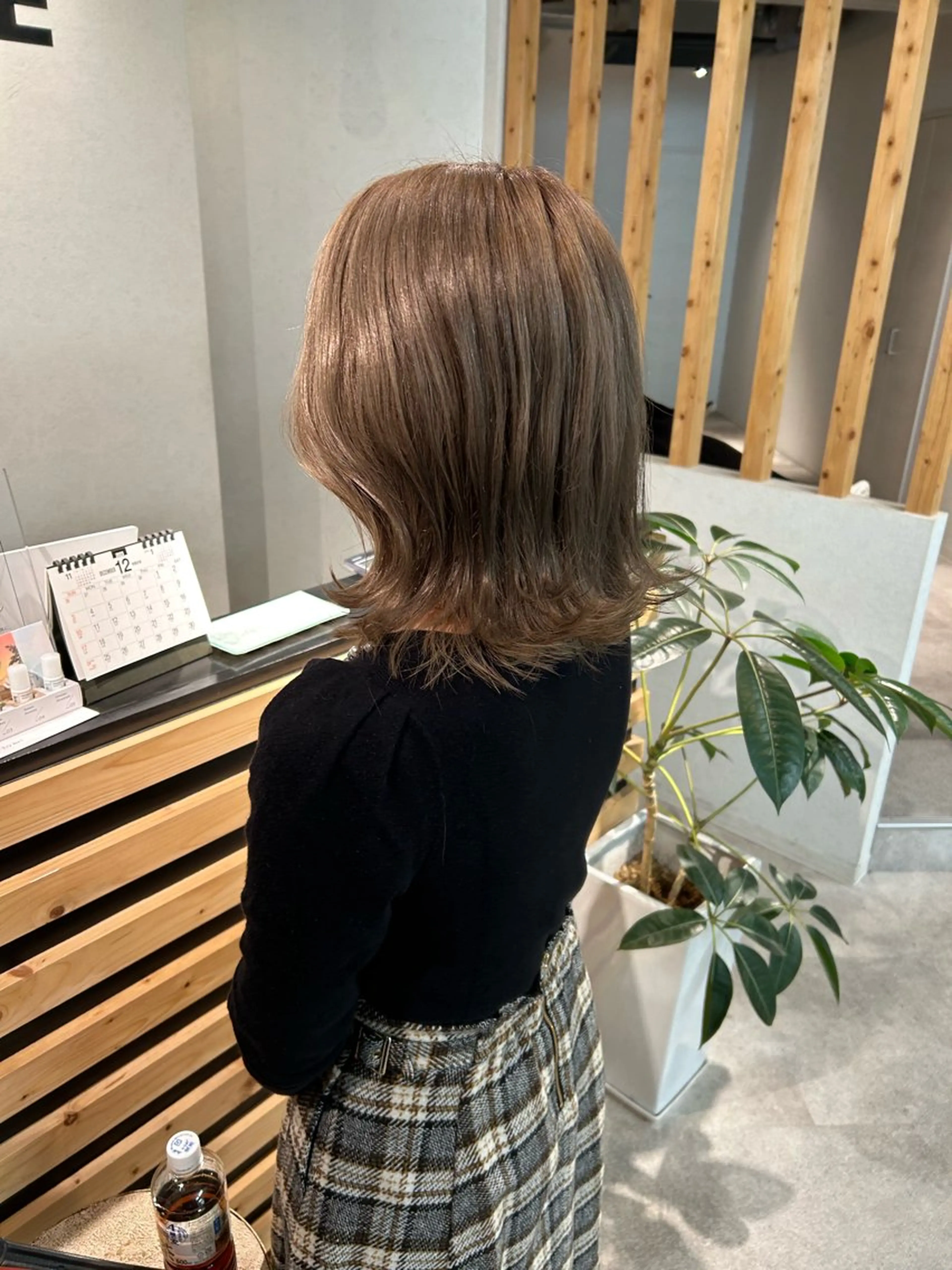 ミディアム カラー グレージュ ヘアカラー トリートメント ウルフカット レイヤーカット上柿のヘアスタイル