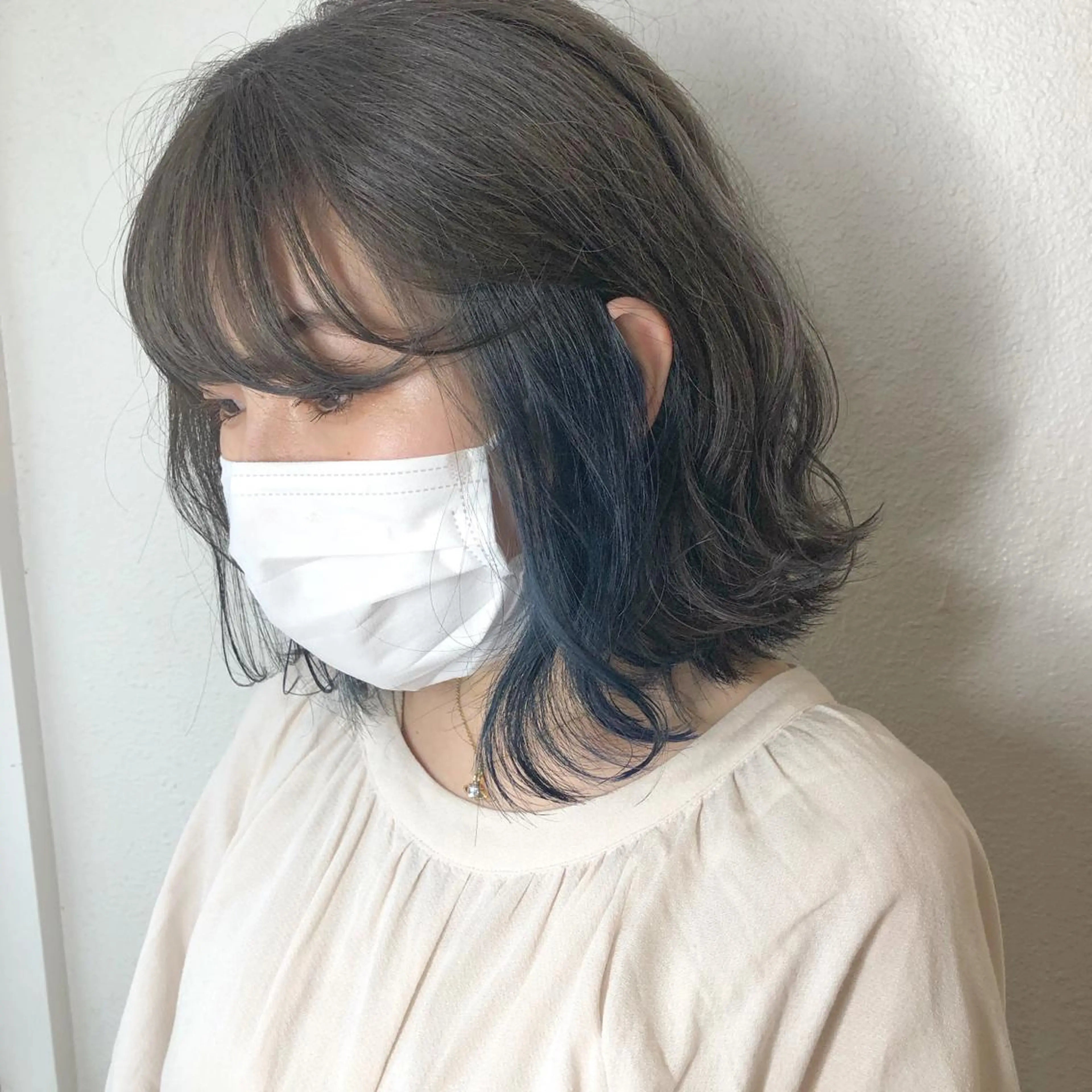 ミディアム カラー ブリーチ ブルーカラー シルバー あさだ しゅうたろうのヘアスタイル