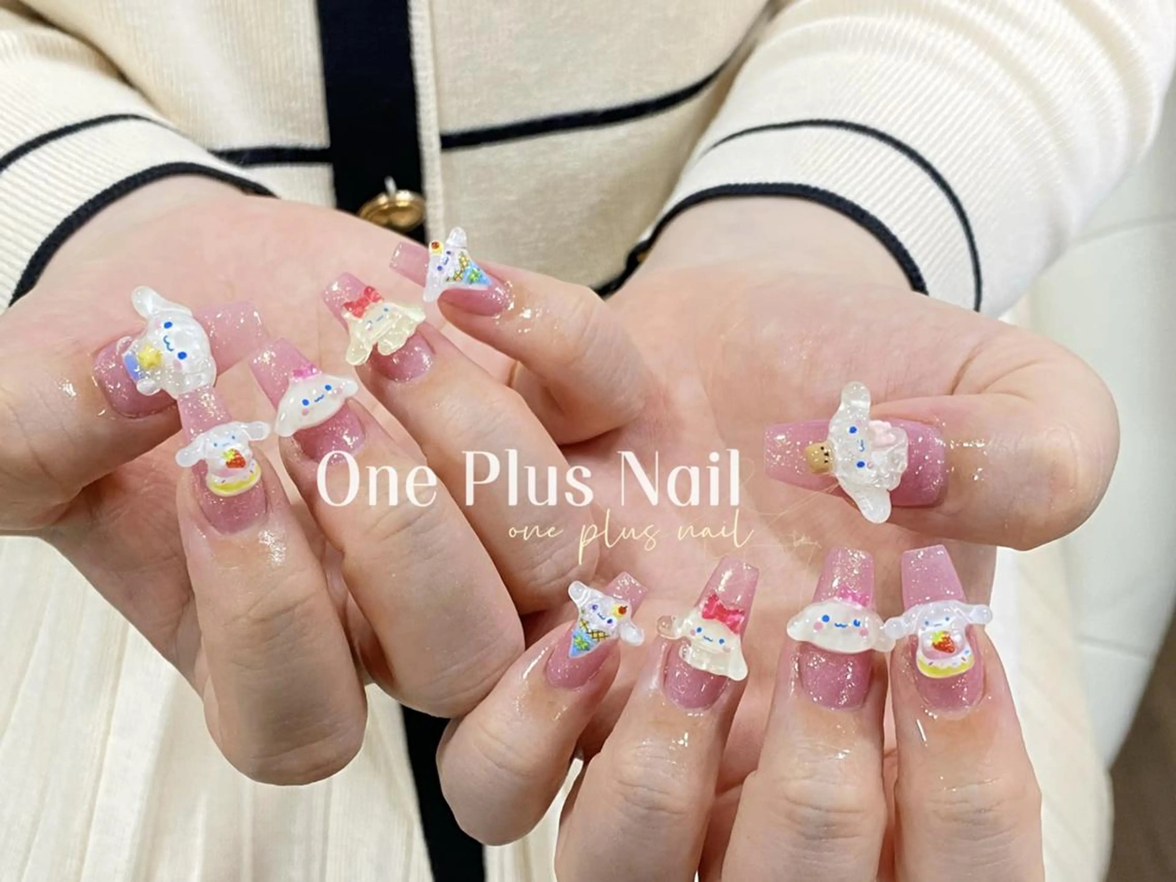 ネイル オーロラネイル フレンチネイル ガーリー ハート キラキラネイル One Plus Nail Salonのネイルデザイン