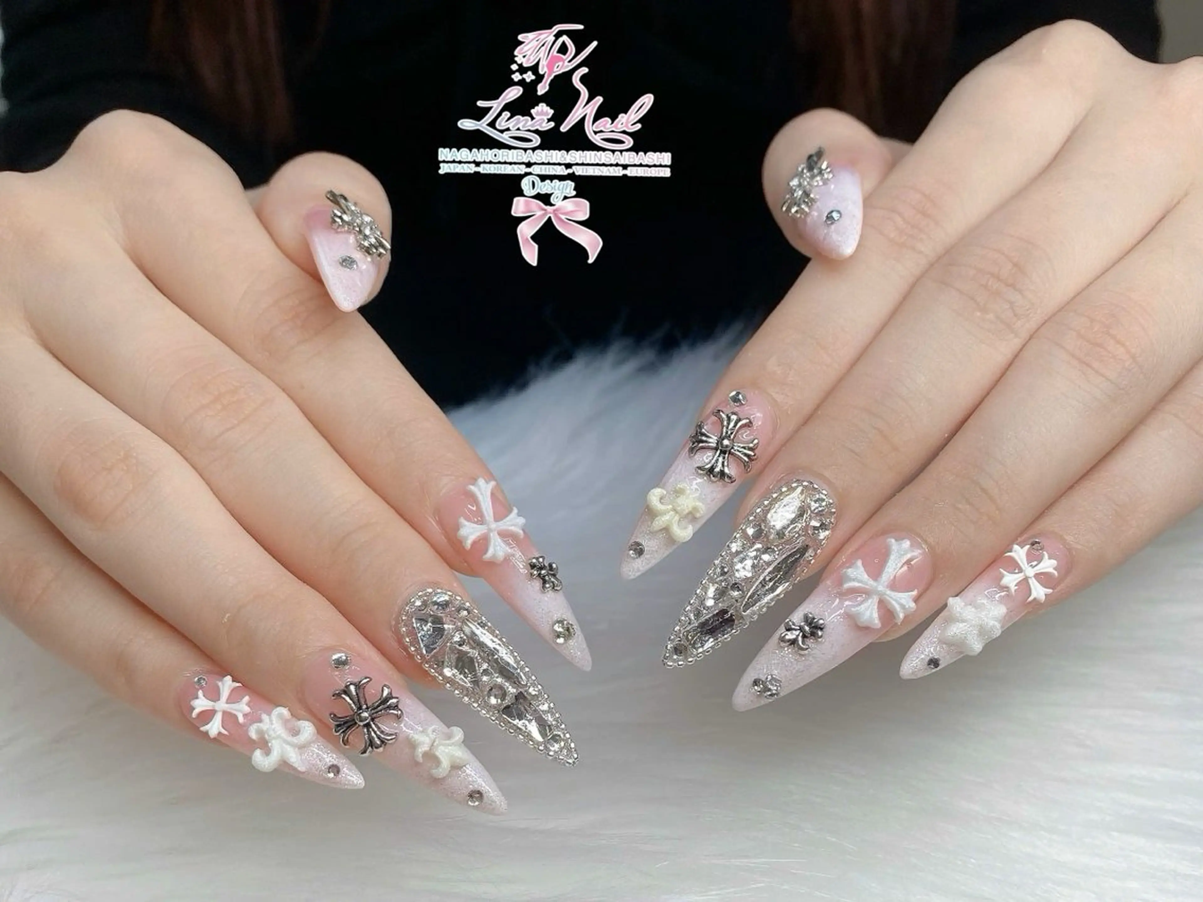 セミロング 韓国風ヘア クリスマス ハンドネイル Linanail Nambaのマツエク・マツパデザイン