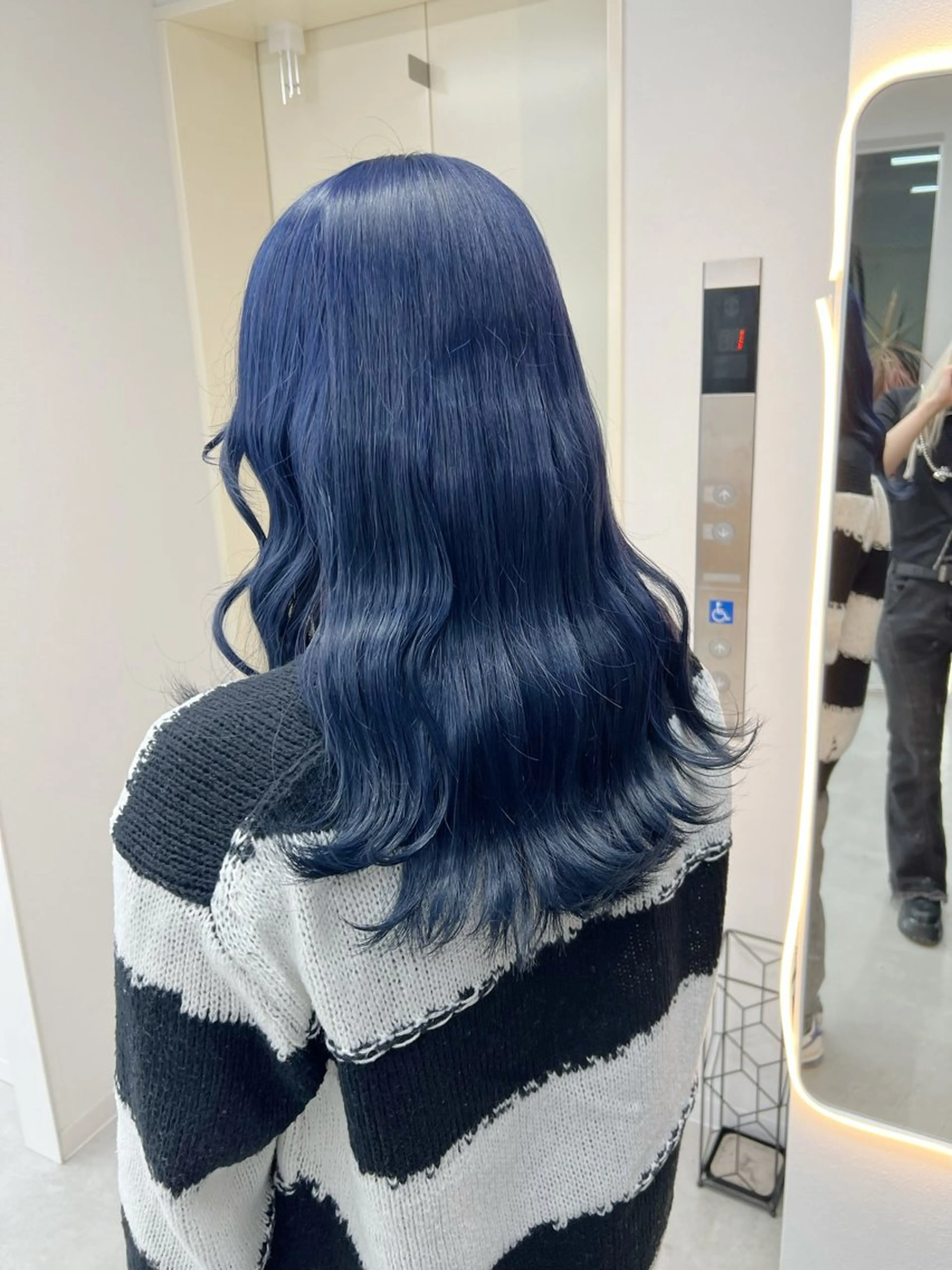 セミロング ヘアカラー maya レイヤーカットのヘアスタイル