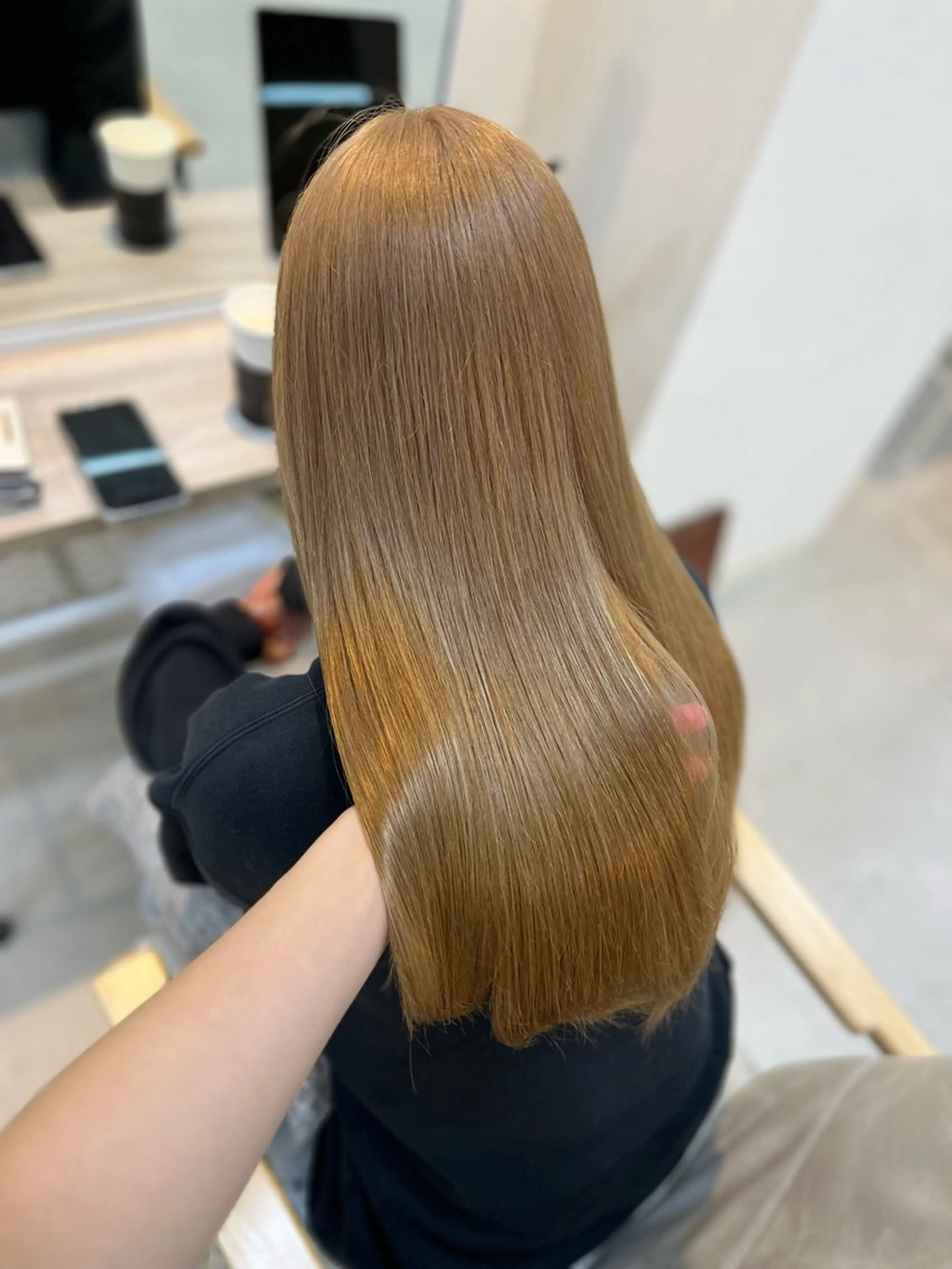 ロング カラー Lamp 柏 山口 か乃 ブリーチカラーのヘアスタイル