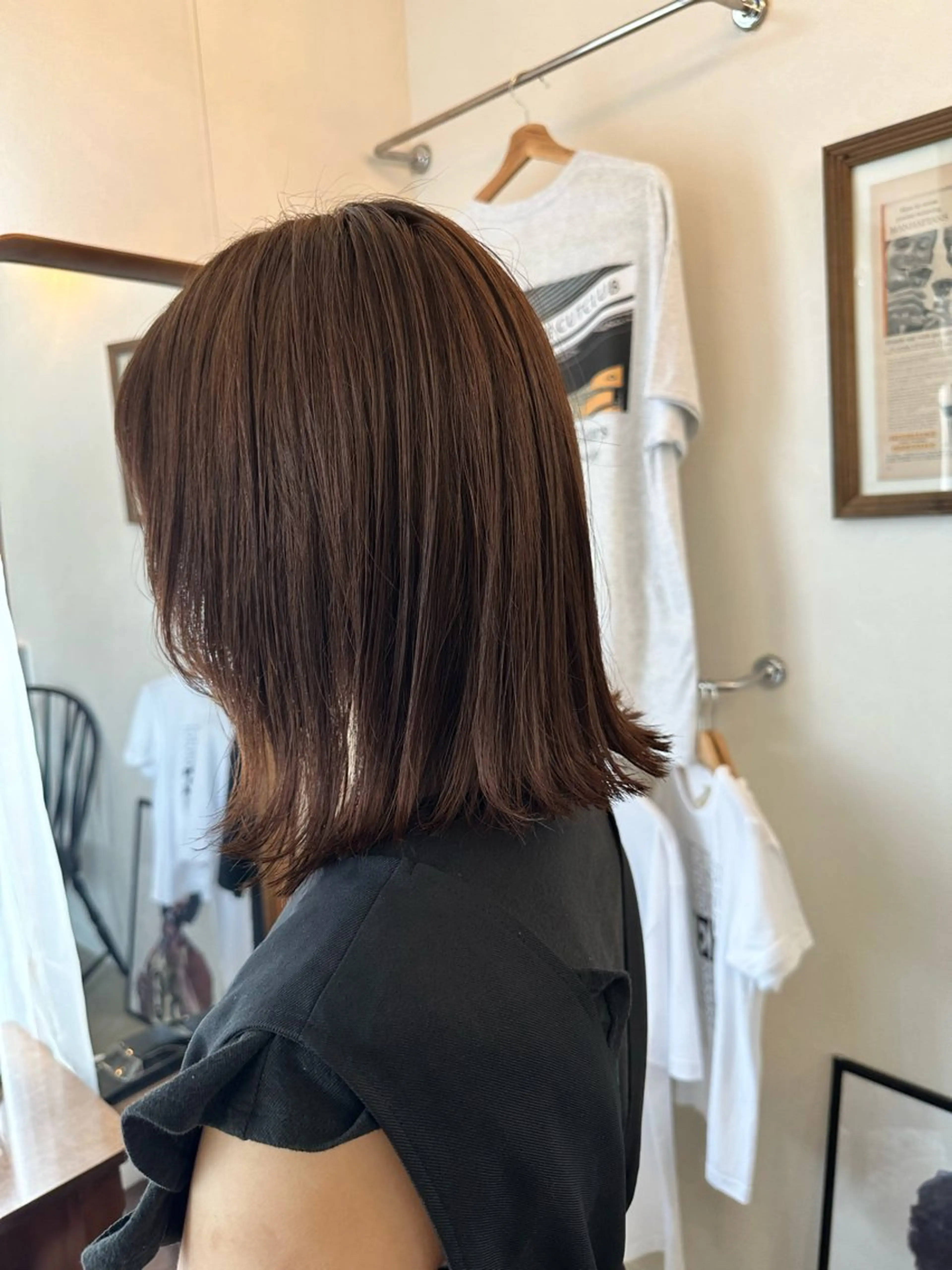 ミディアム カラー ブラウンカラー ナチュラルブラウン 顔まわりレイヤー 顔周りカット レイヤーカット 岩村 夏姫のヘアスタイル