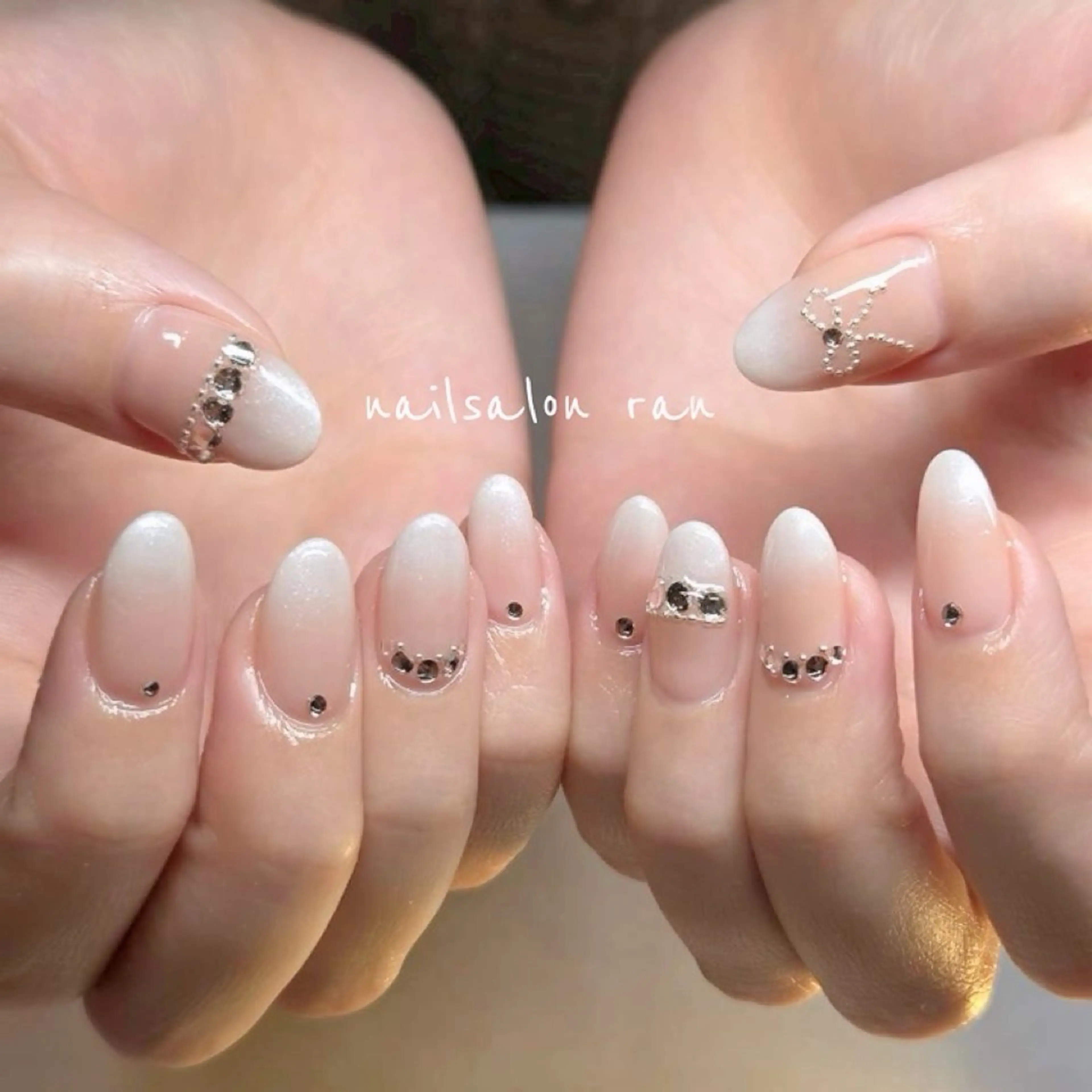 ネイル キラキラネイル ストーンネイル ハンドネイル ハンドケア nailsalon ranのネイルデザイン