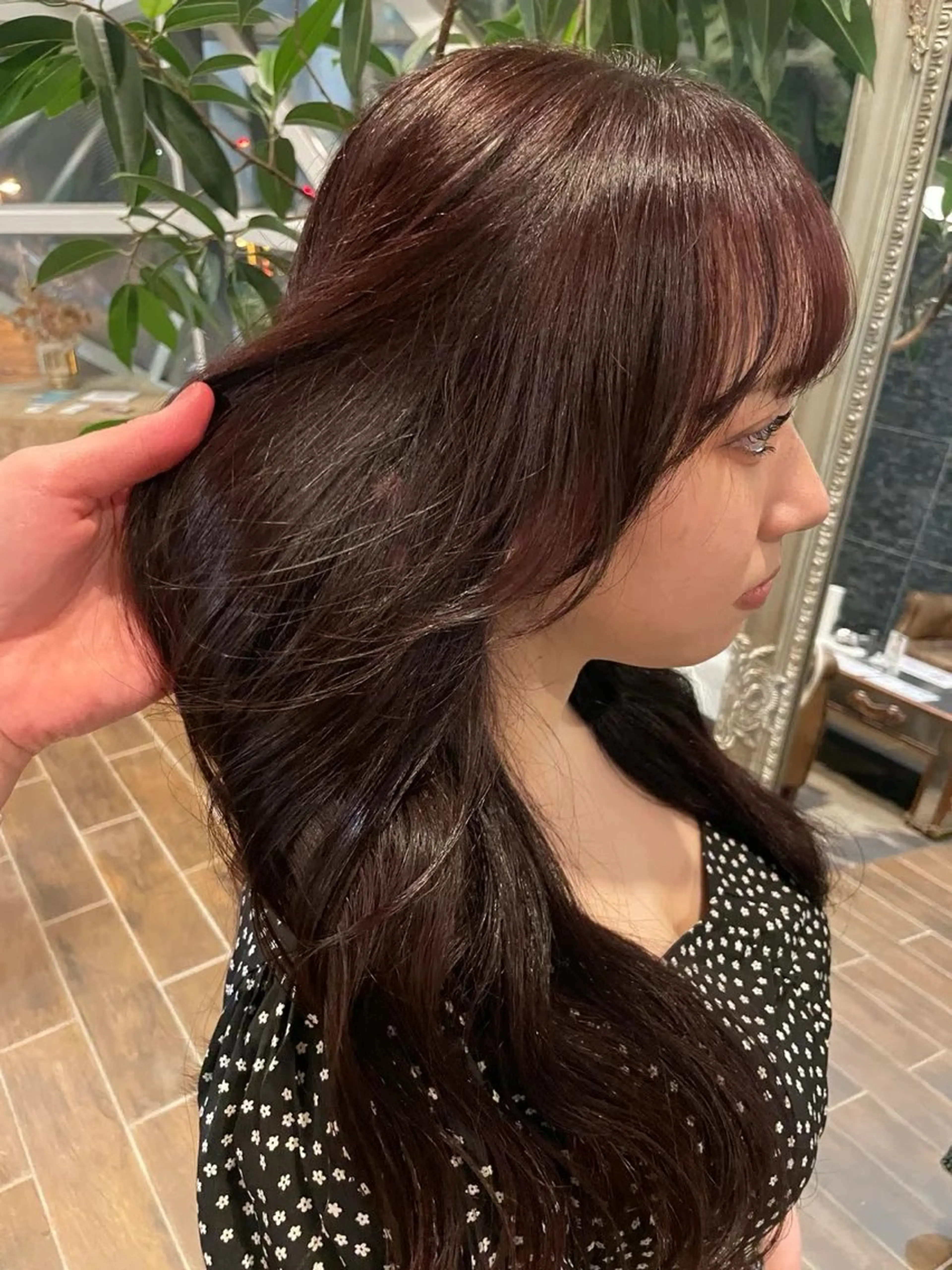 ロング カラー 西 優衣奈のヘアスタイル