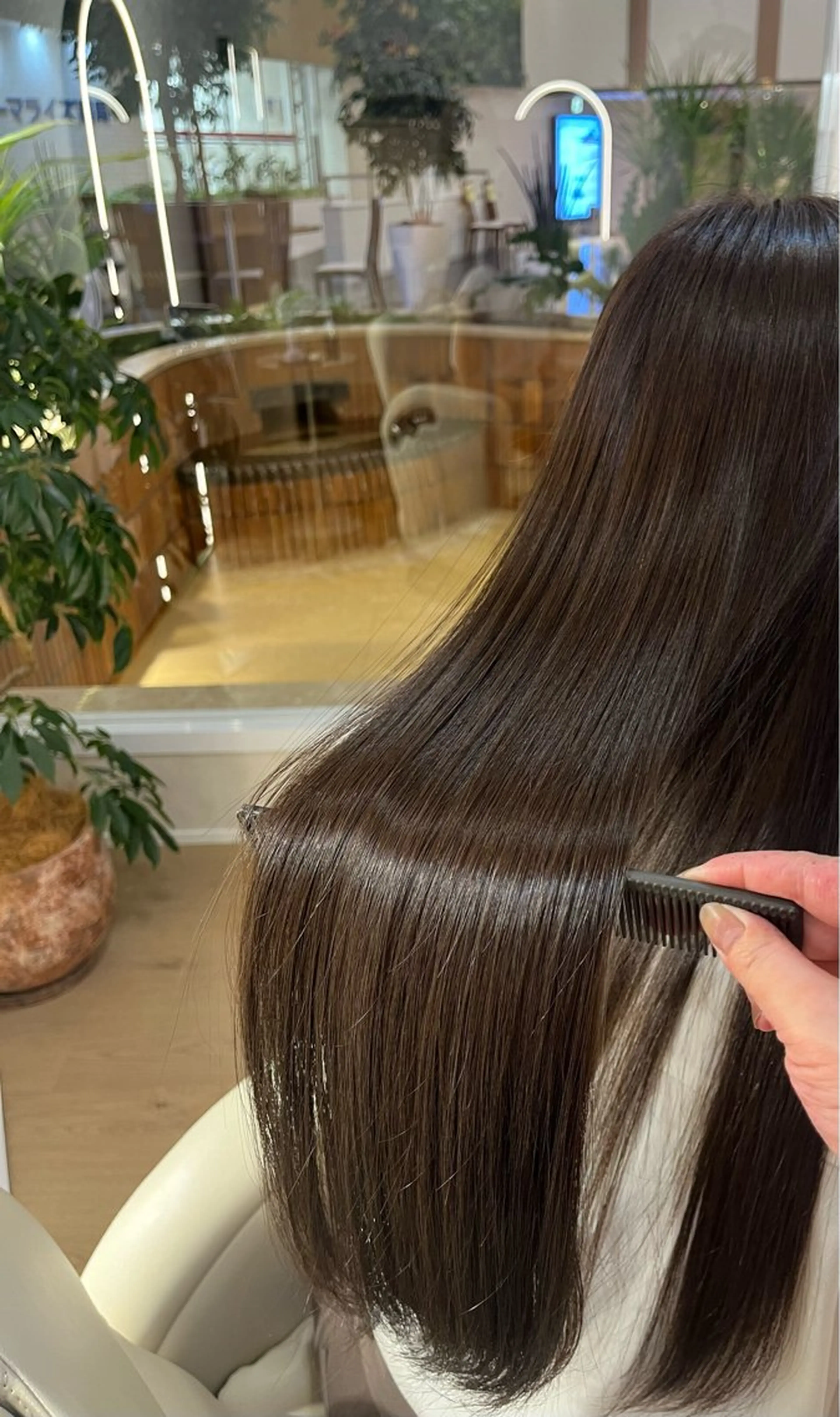 ロング カラー 透明感カラー オリーブカラー 髪質改善 大西 愛梨のヘアスタイル