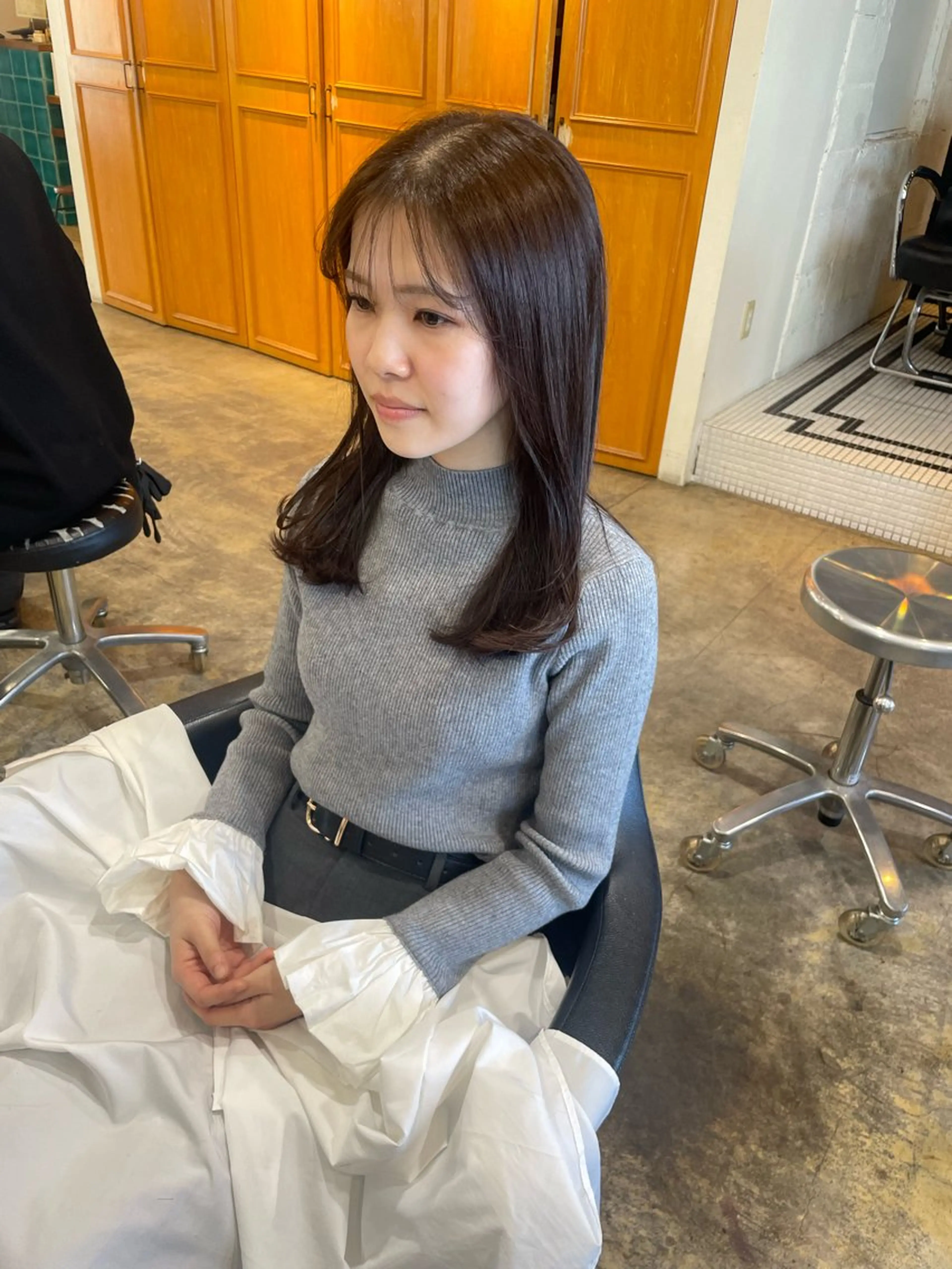 セミロング カラー ブラウンカラー モカブラウン MIOベージュカラー 柔らかいカラーのヘアスタイル