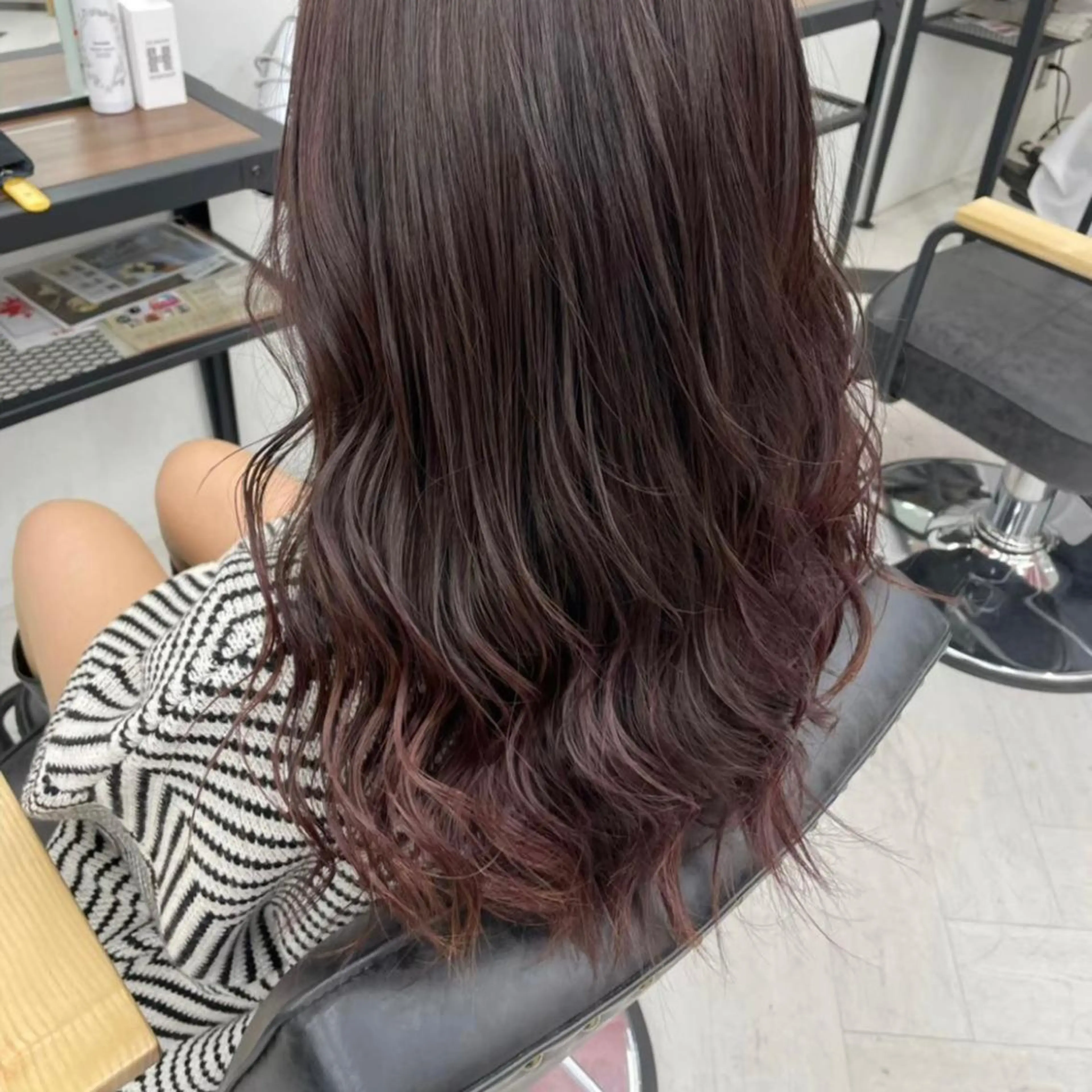 ミディアム カラー パーマ ヘアアレンジ メンズ キッズ ネイル マツエク・マツパ アイブロウ レイヤーカット トリートメント ブラウン mona/ ストレートスタイル✨のヘアスタイル