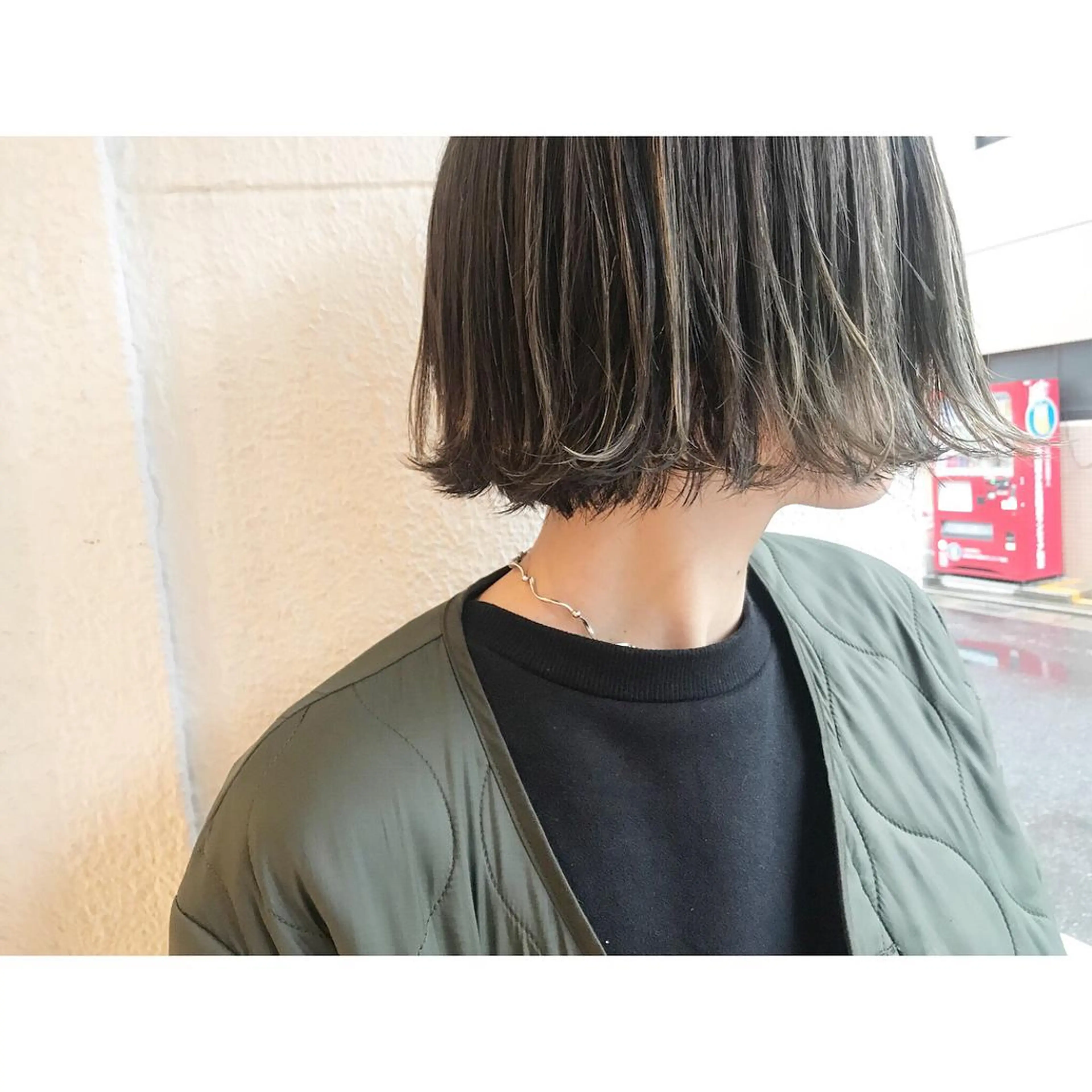 ショート ボブ ハイライト 外ハネヘア カット ヘアカラー トリートメント Musiiik hairのヘアスタイル