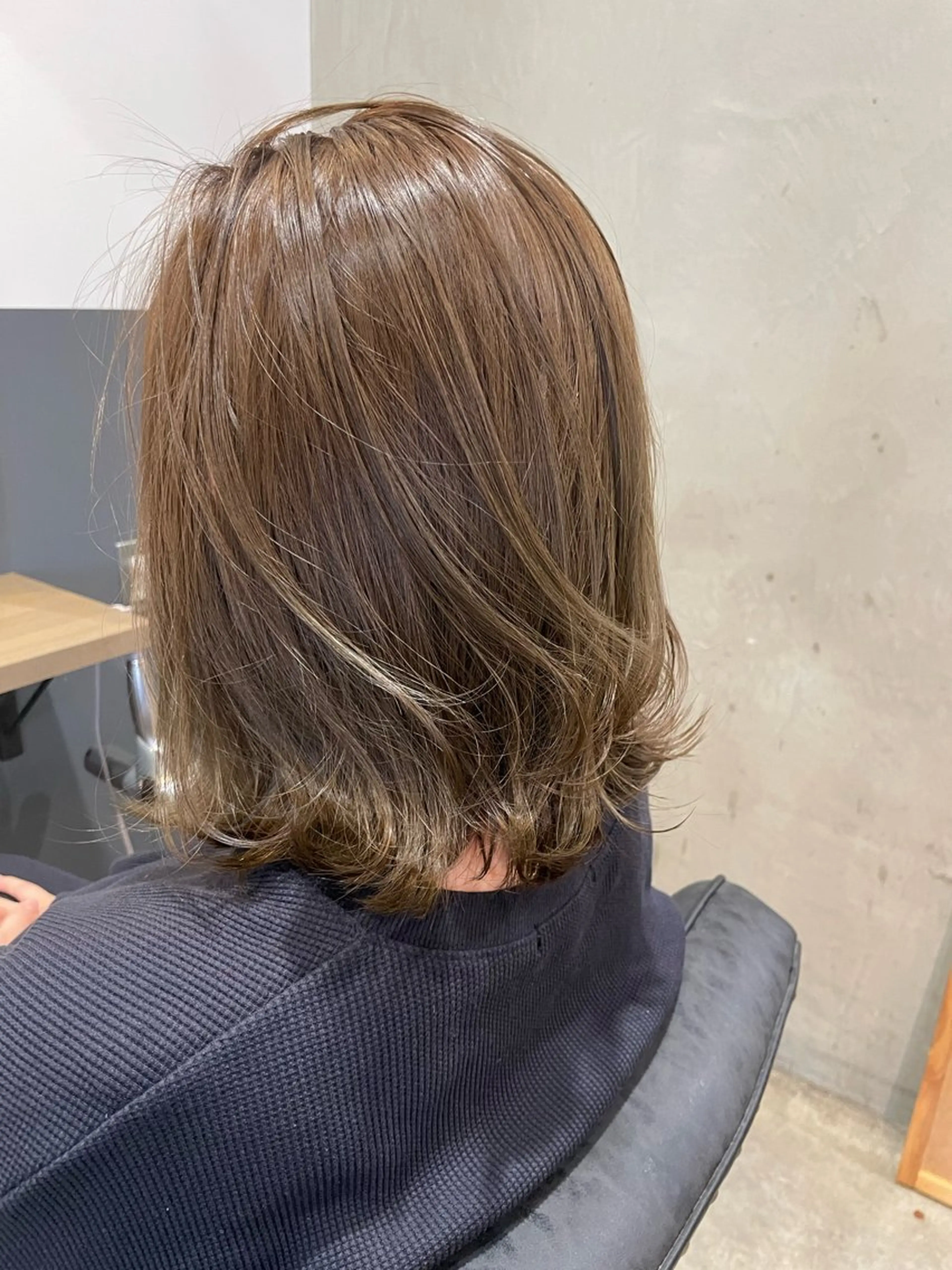 ミディアム 藤戸 美のヘアスタイル