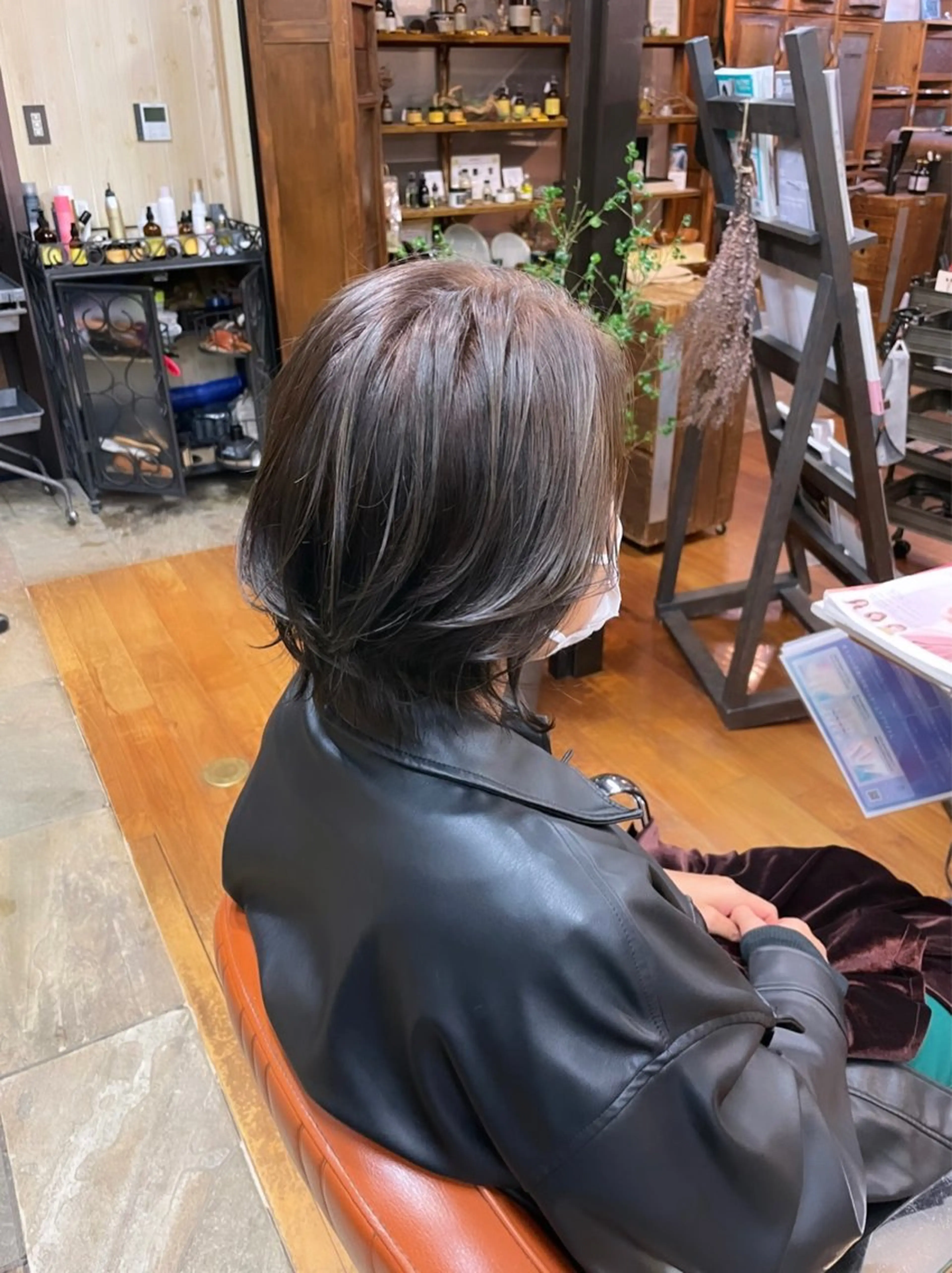 ショート カラー ブリーチ 透明感カラー グレージュ ブリーチなしカラー オリーブグレージュ ayaka |トレンドヘアのヘアスタイル