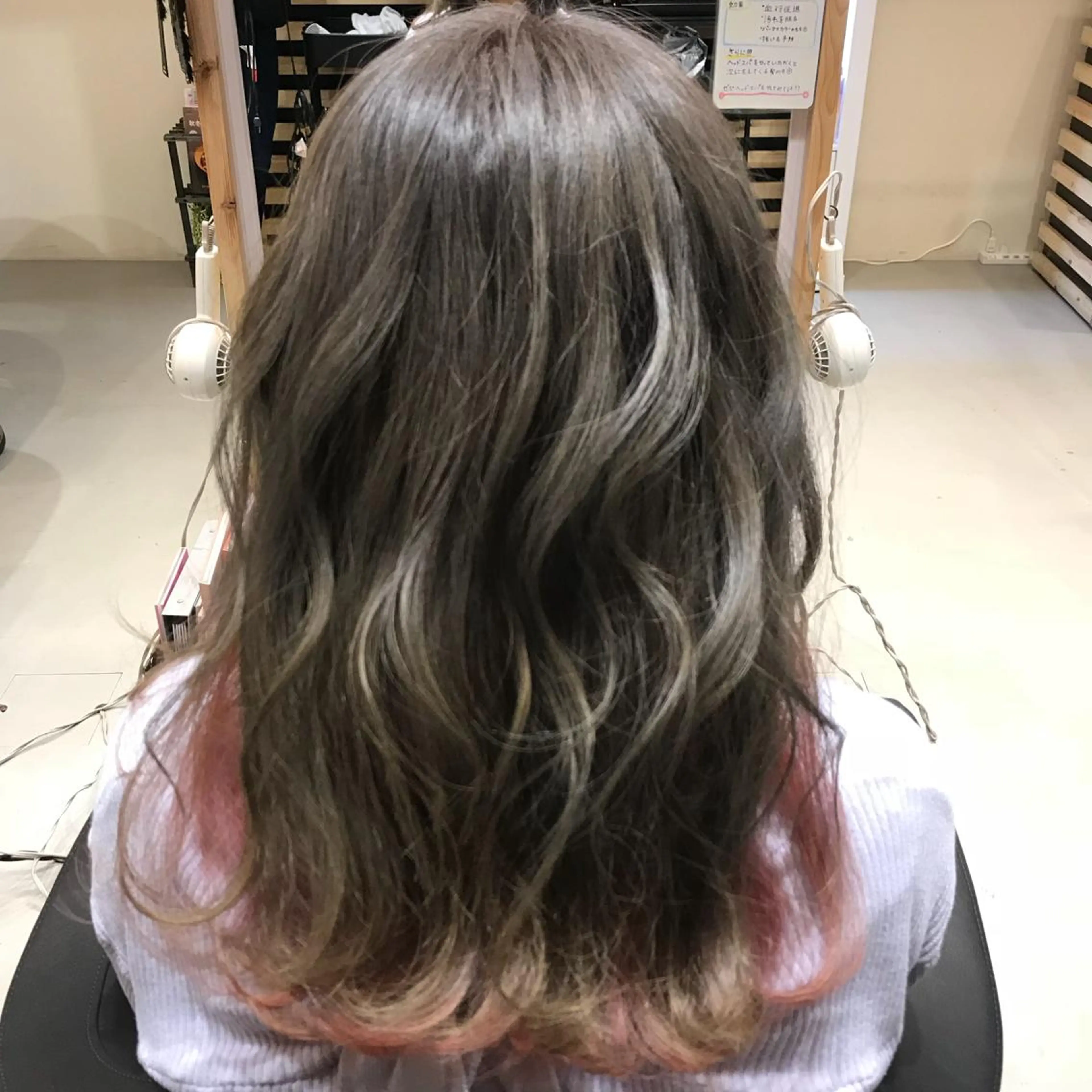 セミロング カラー アッシュ ブリーチ ピンクカラー ピンクアッシュ ヘアカラー 大久保 隆蔵のヘアスタイル