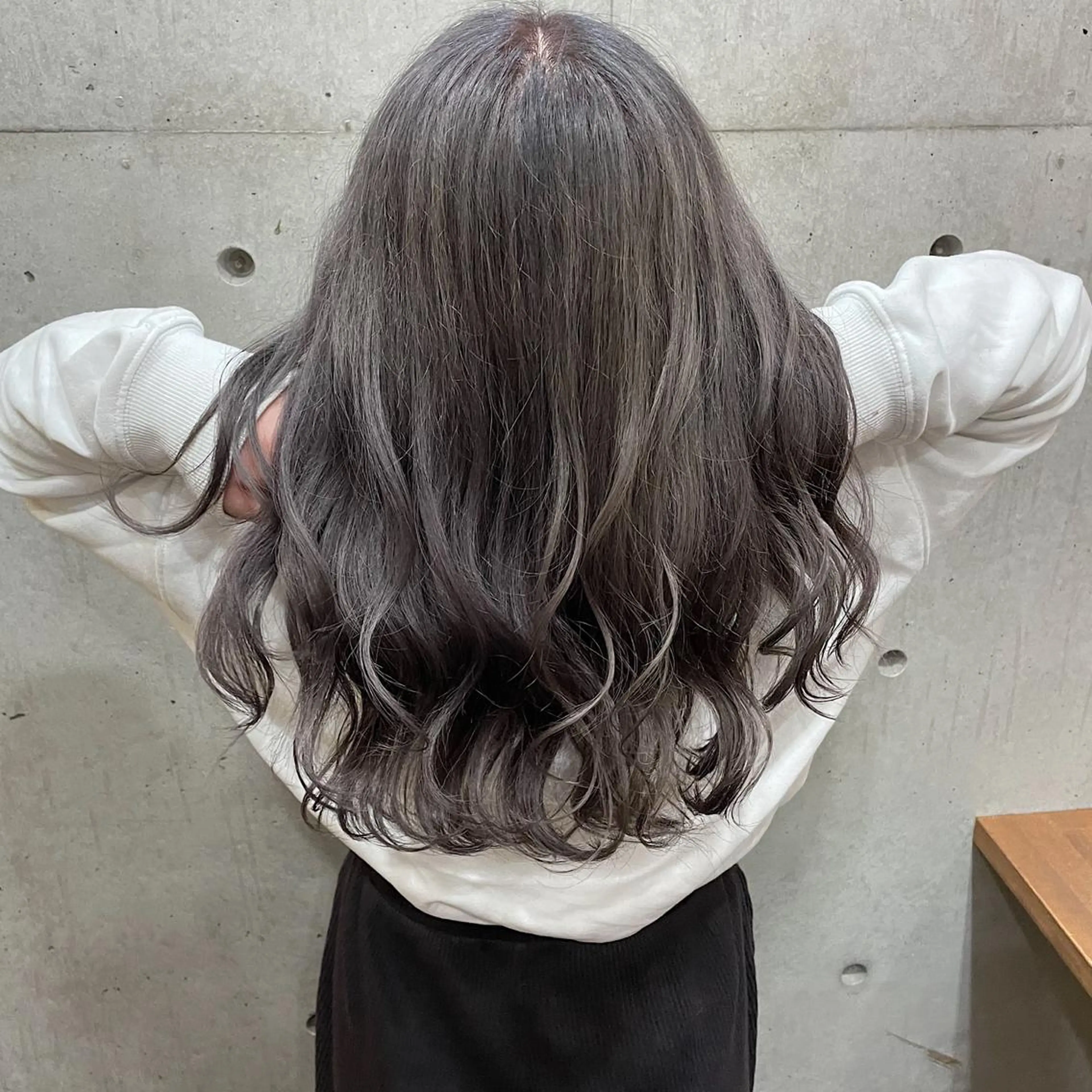 ロング カラー 山本 愛永のヘアスタイル