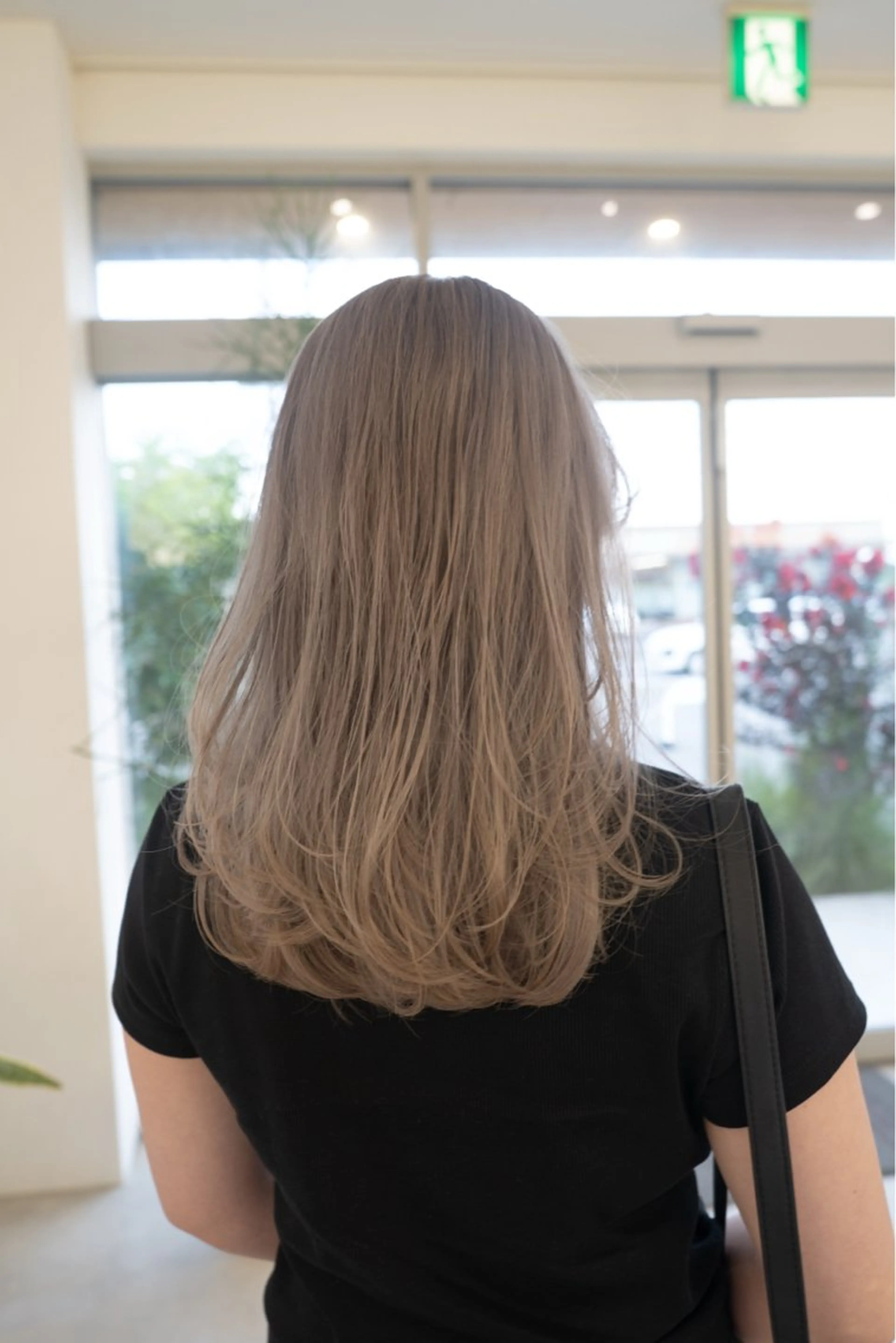 セミロング カット ヘアカラー 瀬長なおみ U too e'sのヘアスタイル