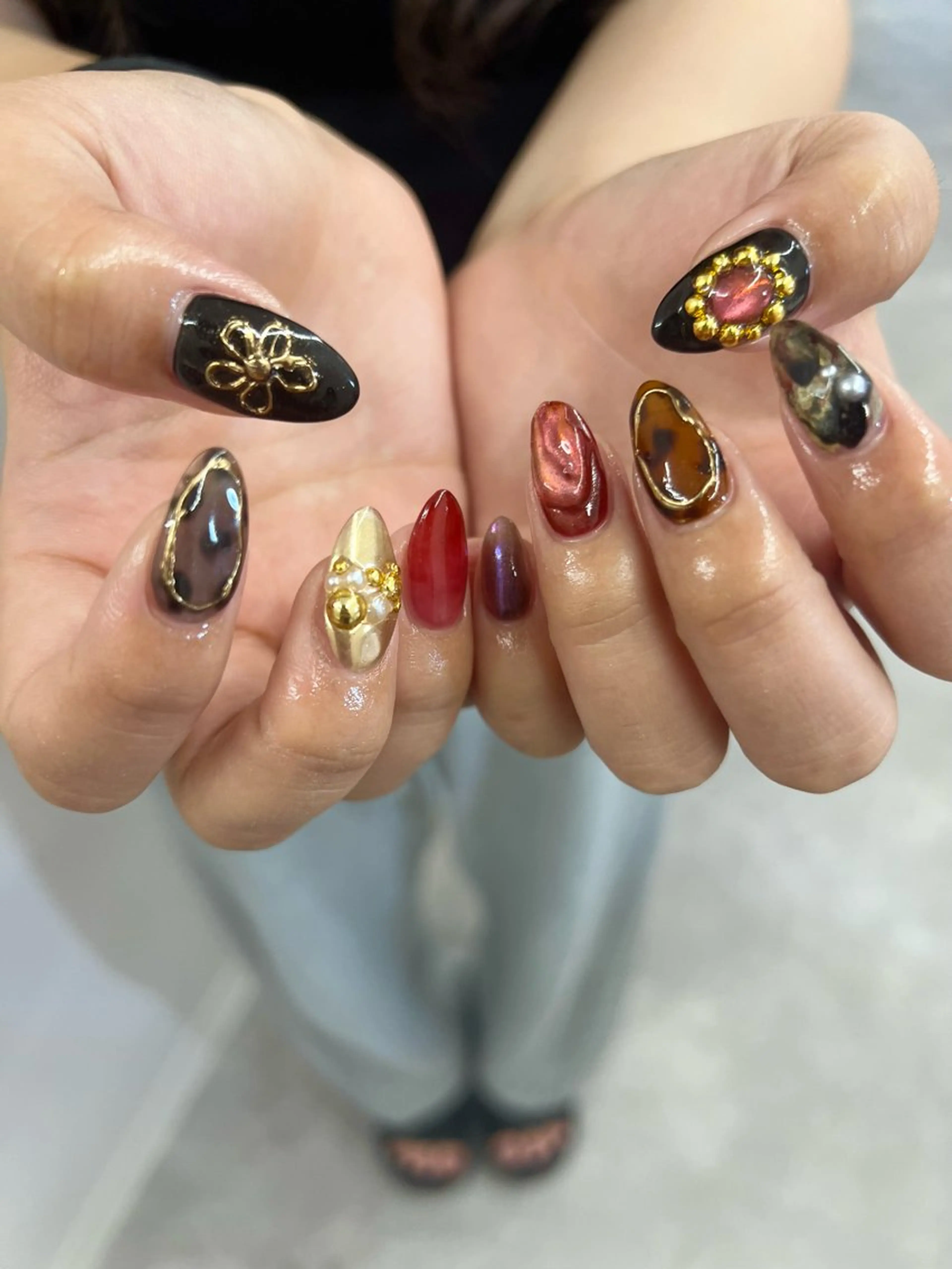 ネイル ジェルネイル ゴールド マグネットネイル ニュアンスネイル パラジェル ハンドネイル ハンドケア Bana_ Nailのネイルデザイン