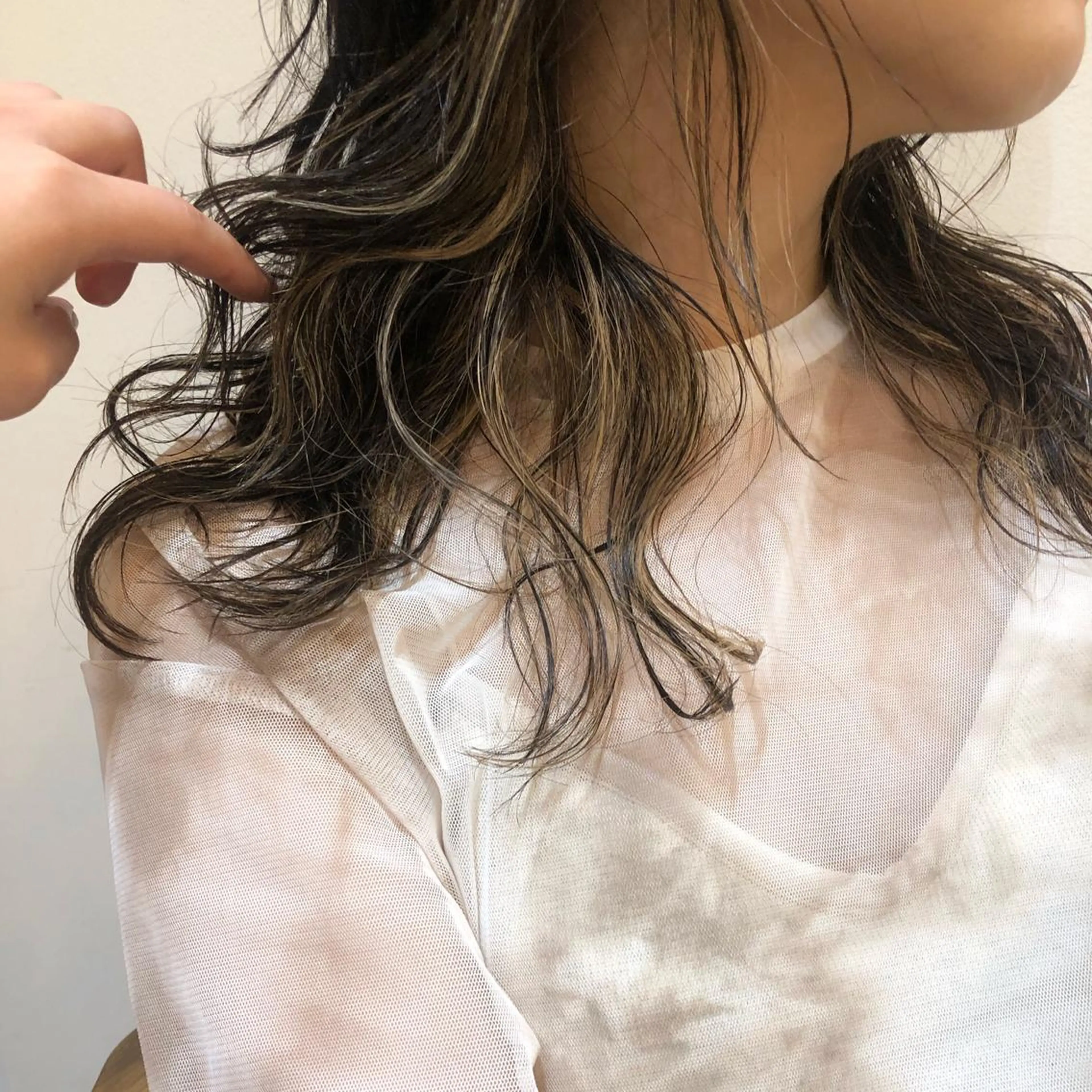 ミディアム ボブ ハイライト 山口 朔弥のヘアスタイル