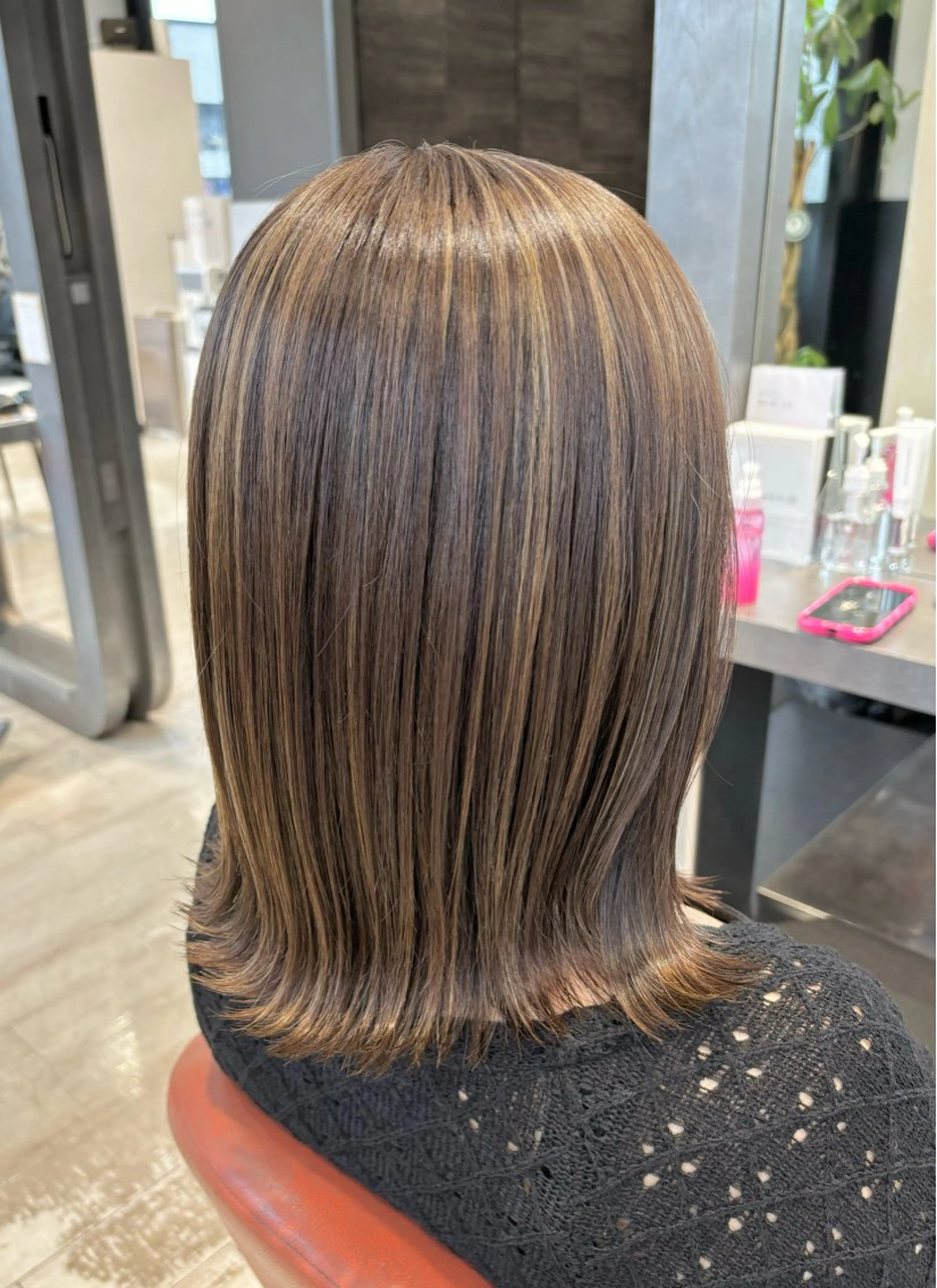 ミディアム カラー デザインカラー グレージュ ハイライトカラー ハイライト ヘアカラー トリートメント 【艶カラー】 STYLE 和泉俊希のヘアスタイル