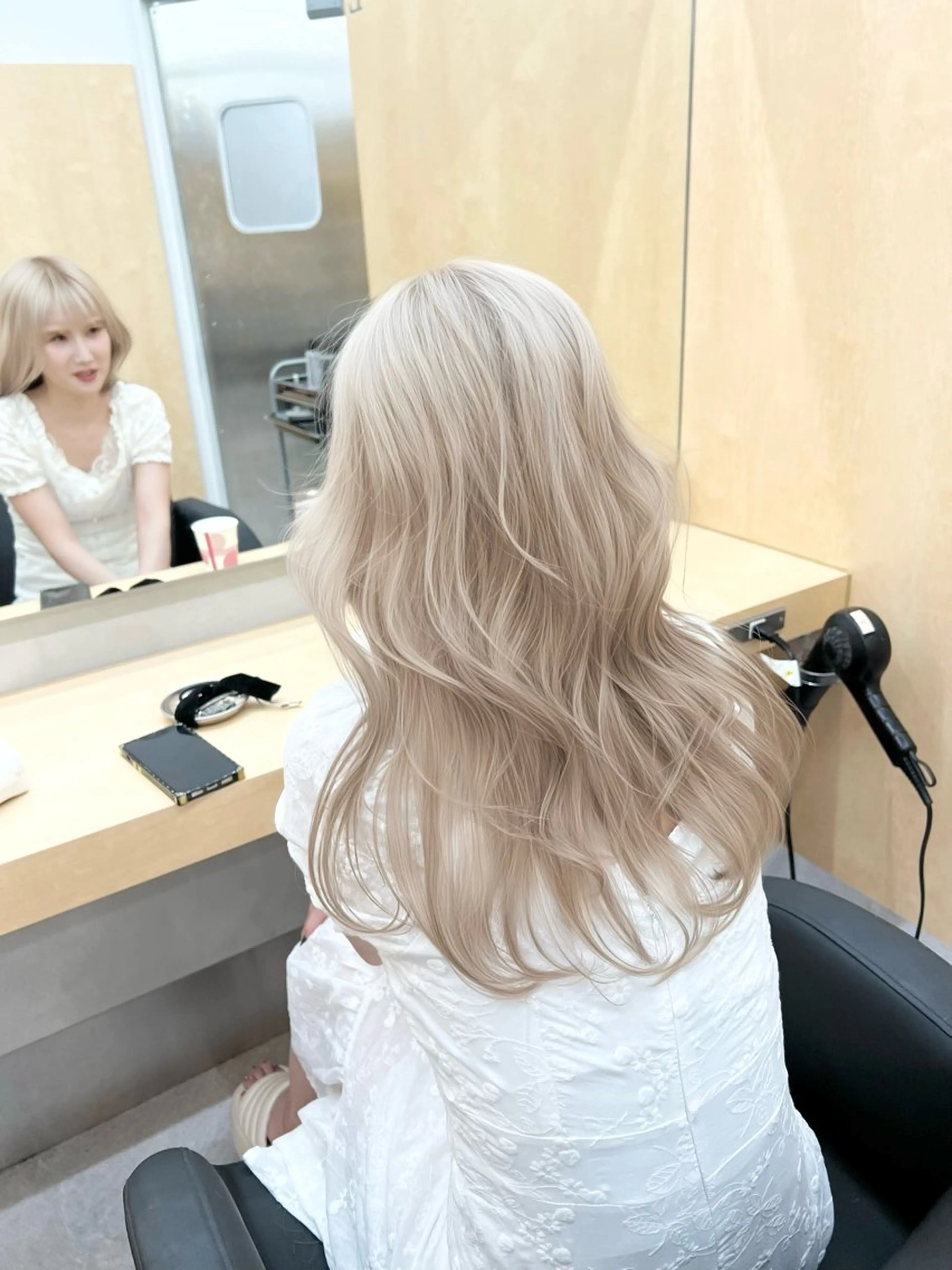 ミディアム カラー カット ヘアカラー トリートメント ヘアセット 🫧艶ダブルカラー ブリーチ🫧トモヤのヘアスタイル